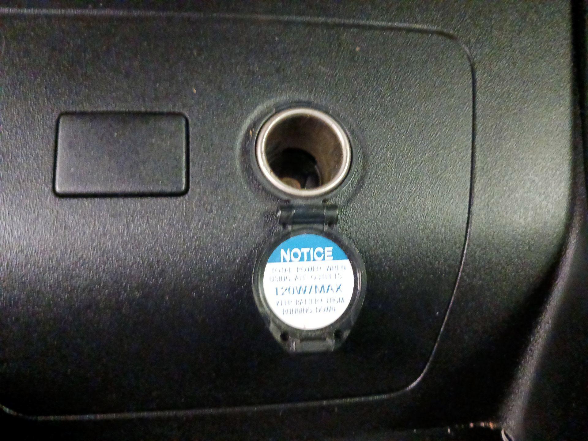 Thumbnail: 2015 Toyota Prius - 18