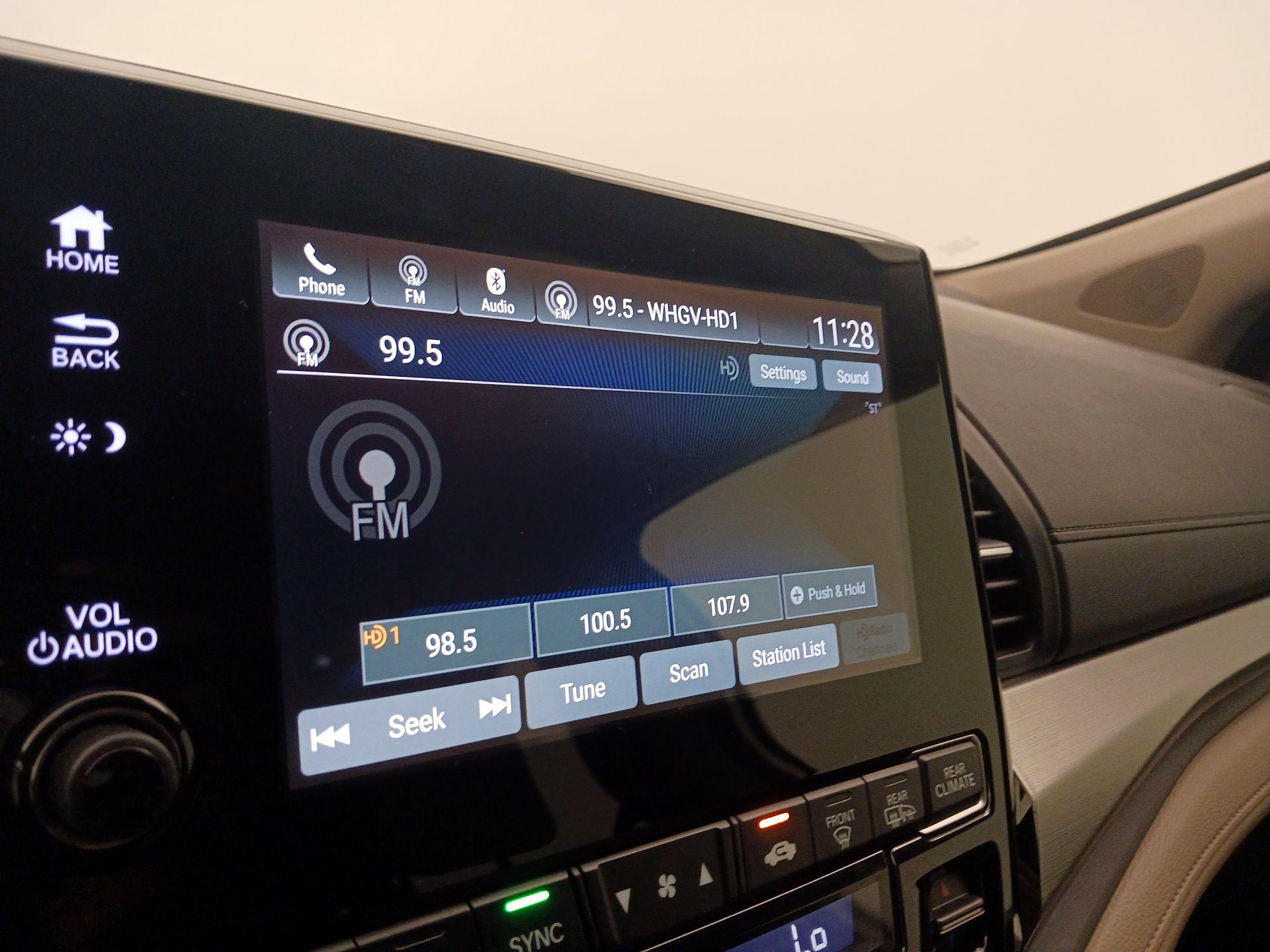 Thumbnail: 2018 Honda Odyssey - 15