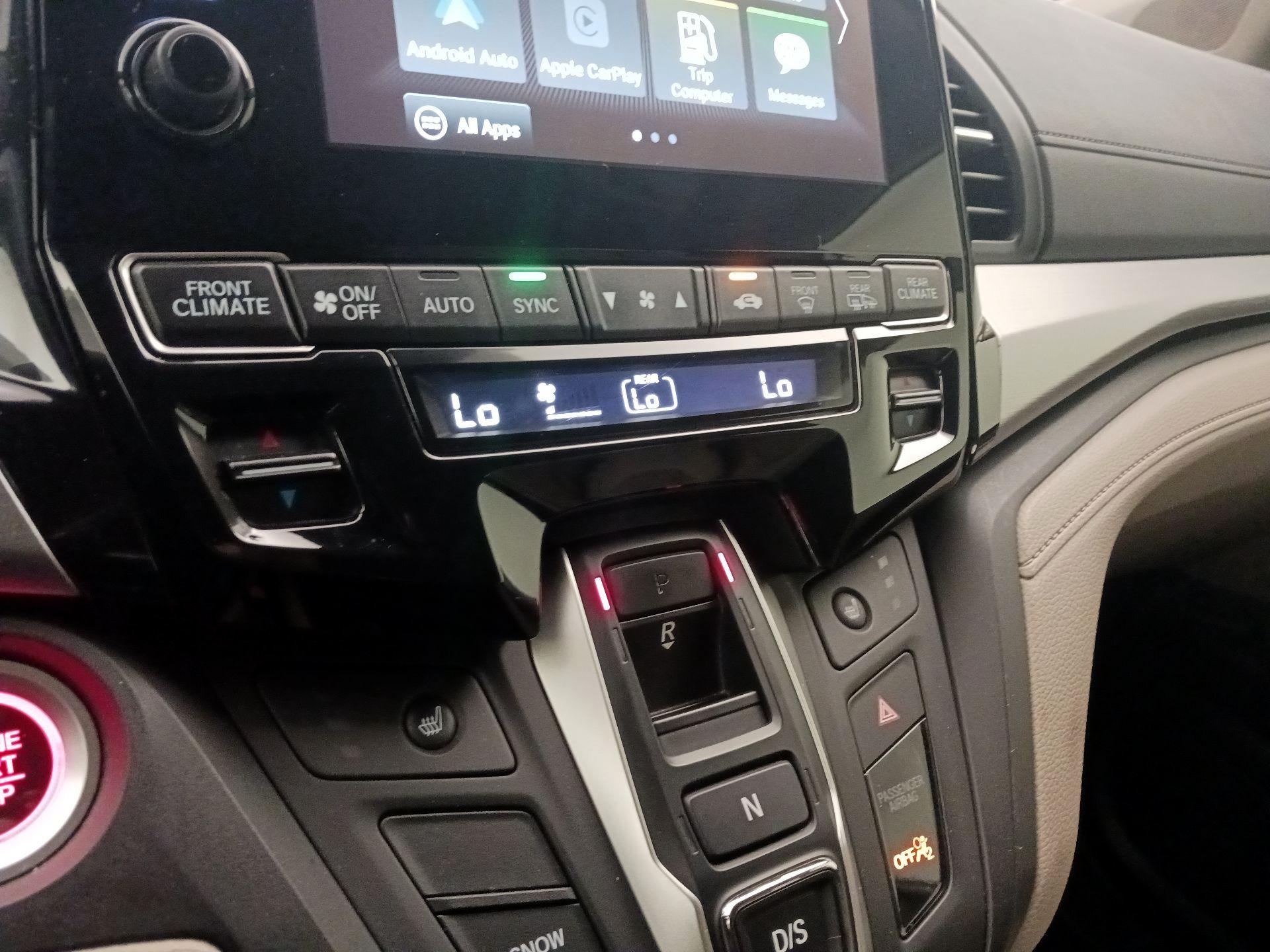 Thumbnail: 2018 Honda Odyssey - 16