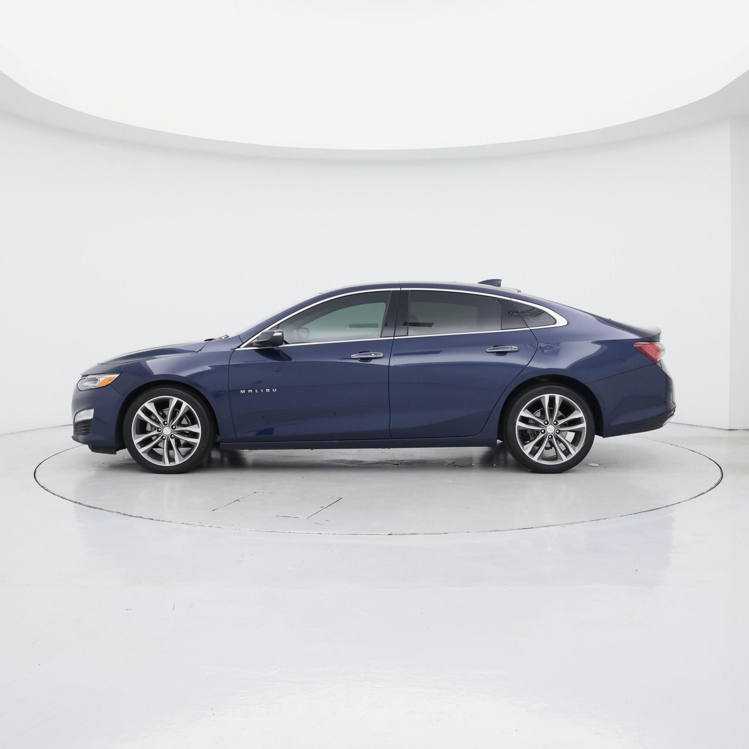 Thumbnail: 2020 Chevrolet Malibu - 3