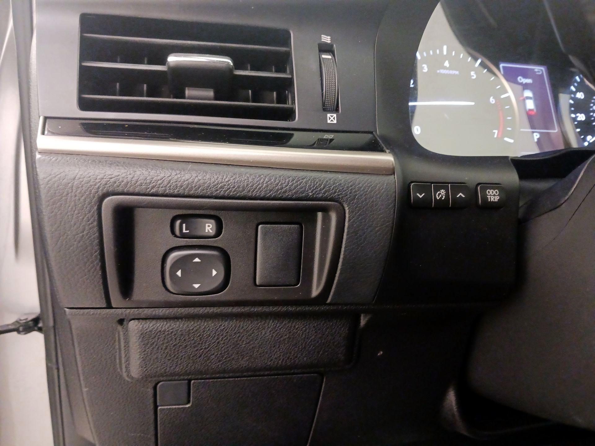 Thumbnail: 2016 Lexus ES - 13