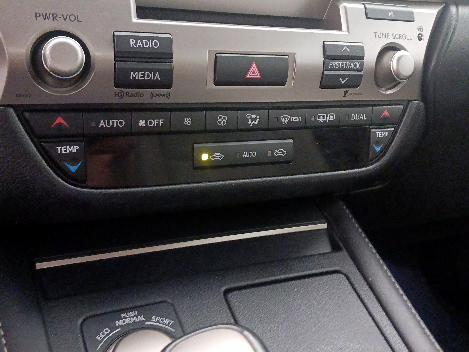 Thumbnail: 2016 Lexus ES - 16