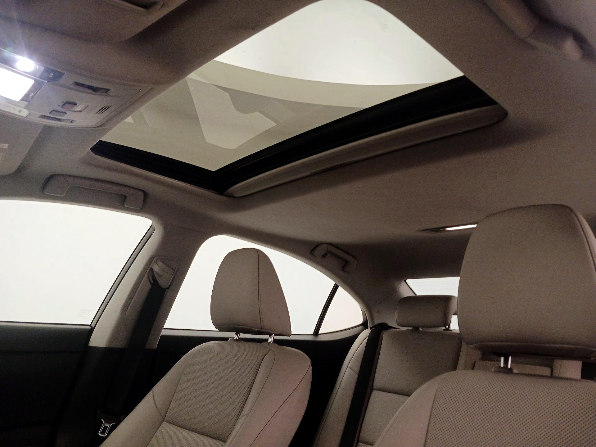 Thumbnail: 2016 Lexus ES - 19