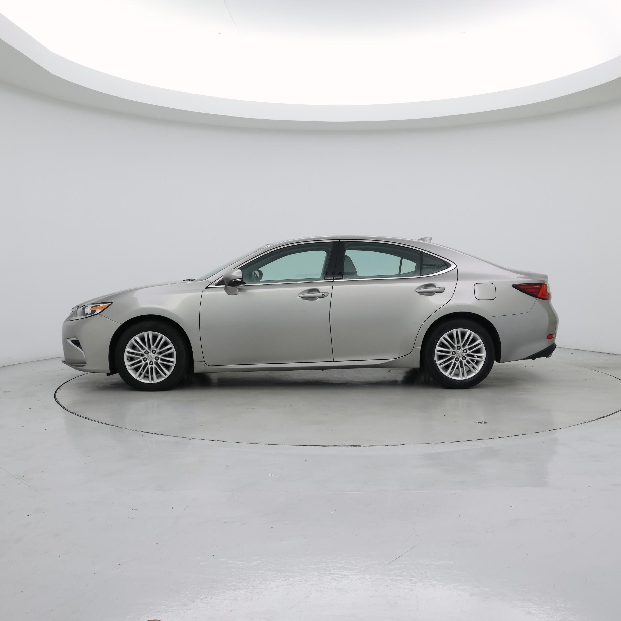 Thumbnail: 2016 Lexus ES - 3
