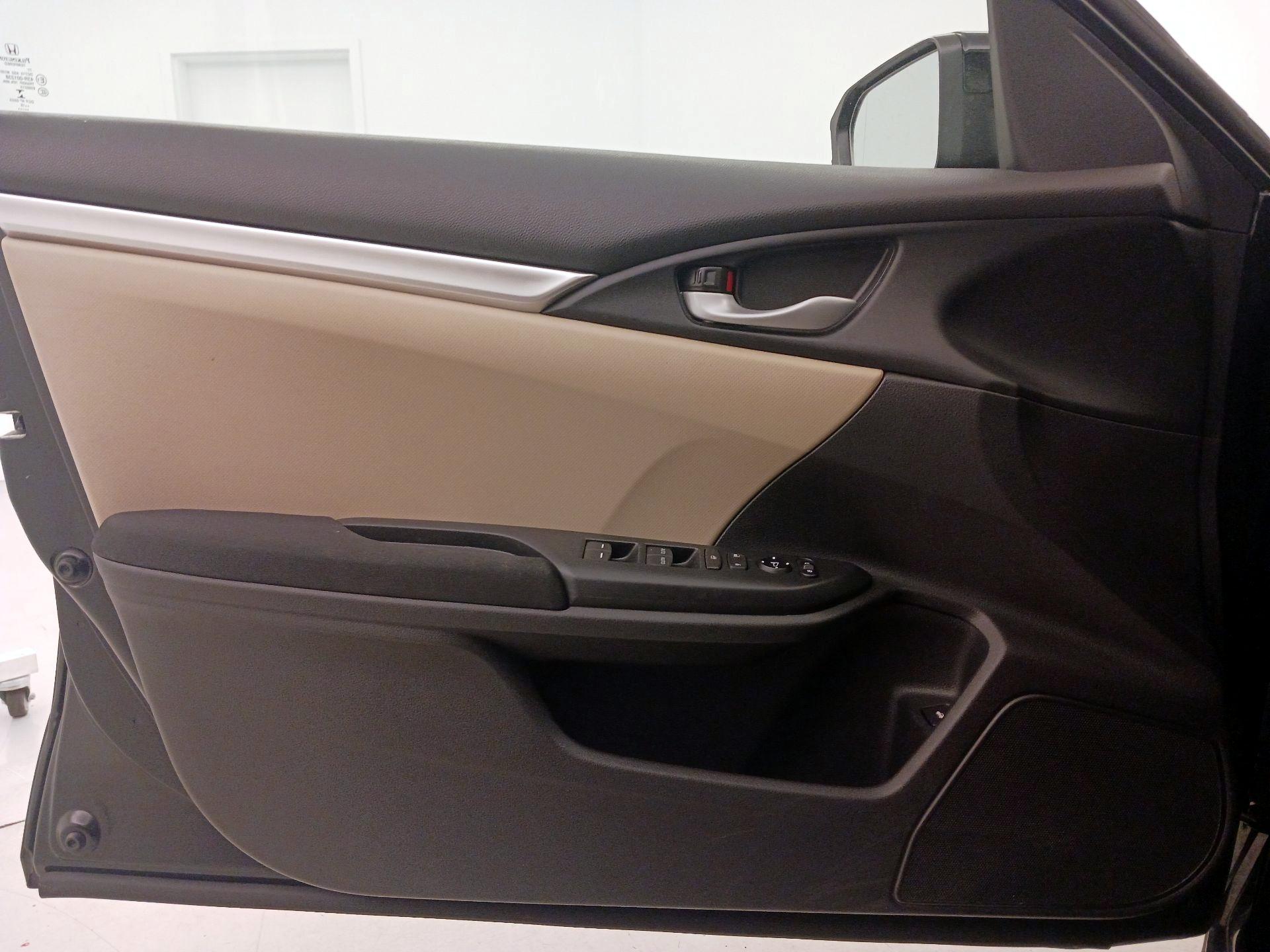 Thumbnail: 2016 Honda Civic - 12