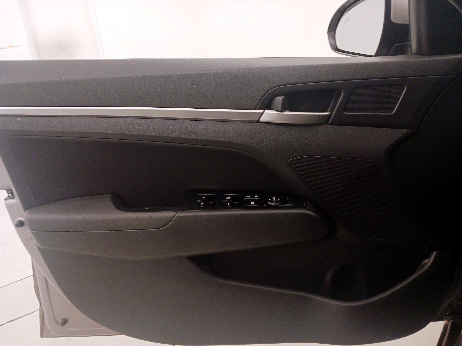 Thumbnail: 2020 Hyundai Elantra - 12