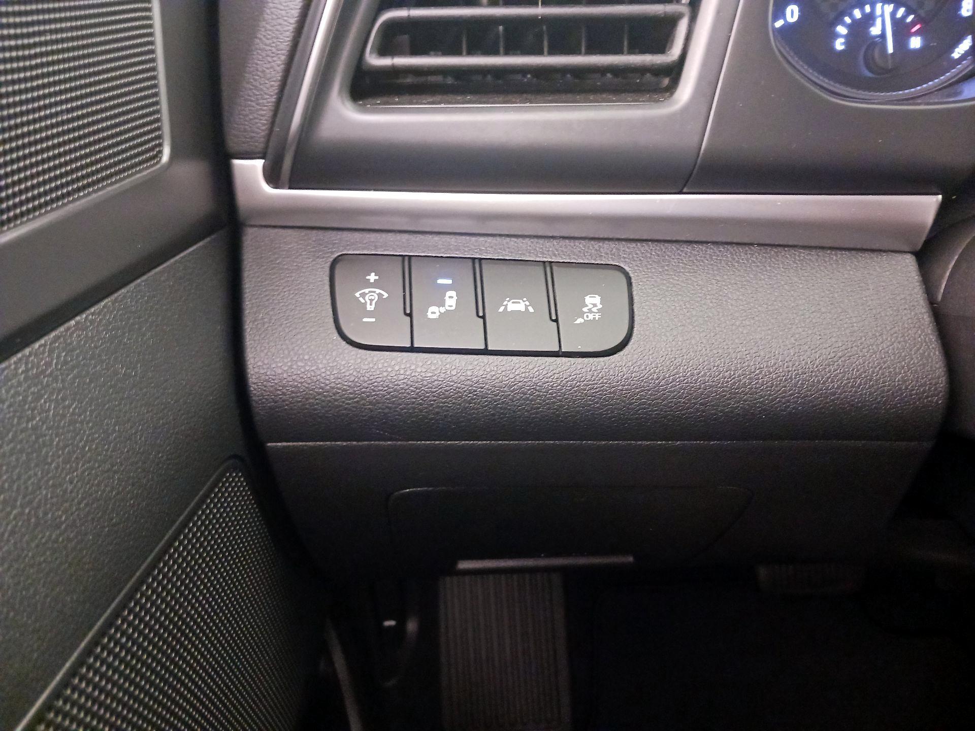 Thumbnail: 2020 Hyundai Elantra - 13