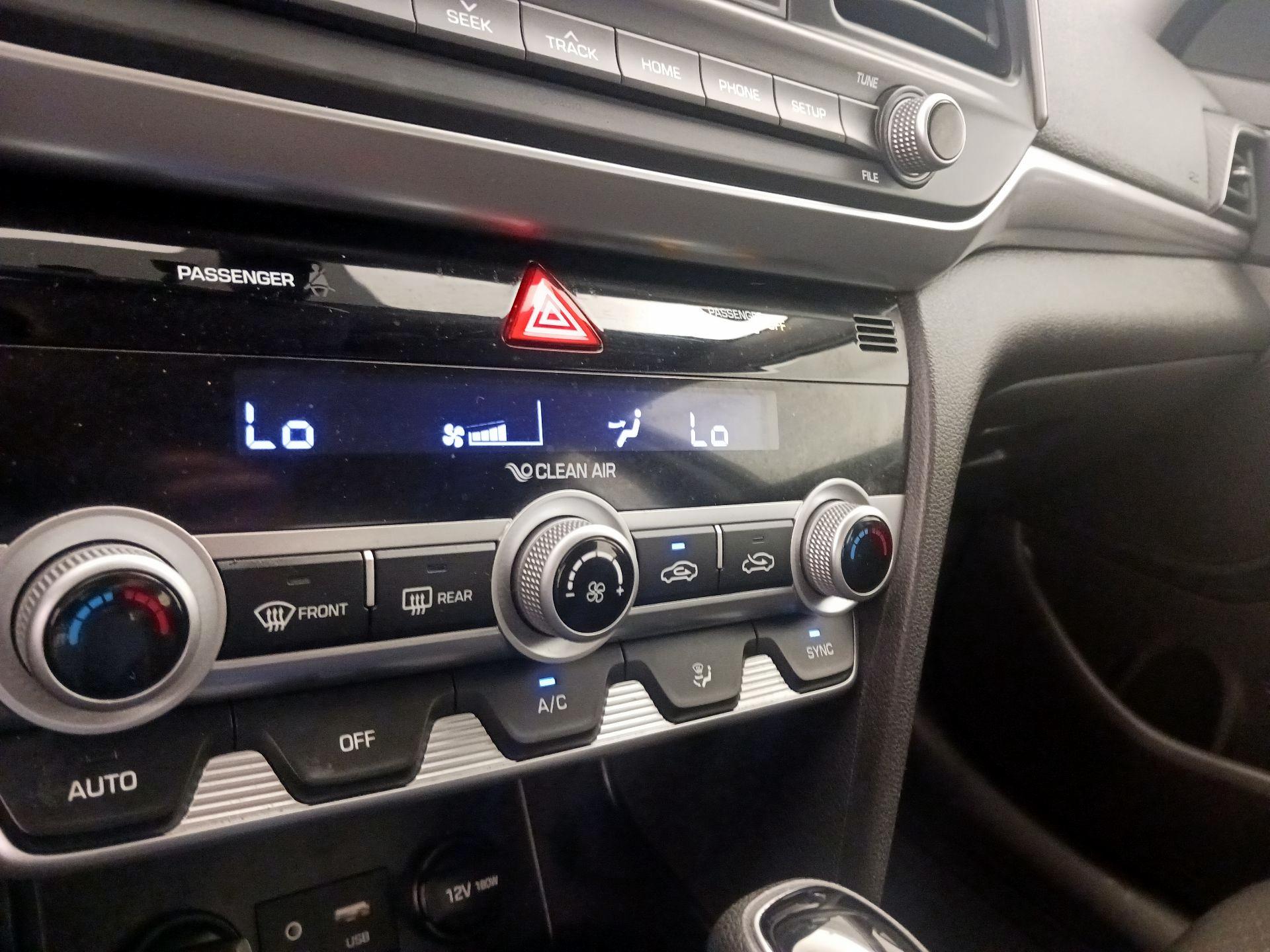 Thumbnail: 2020 Hyundai Elantra - 16