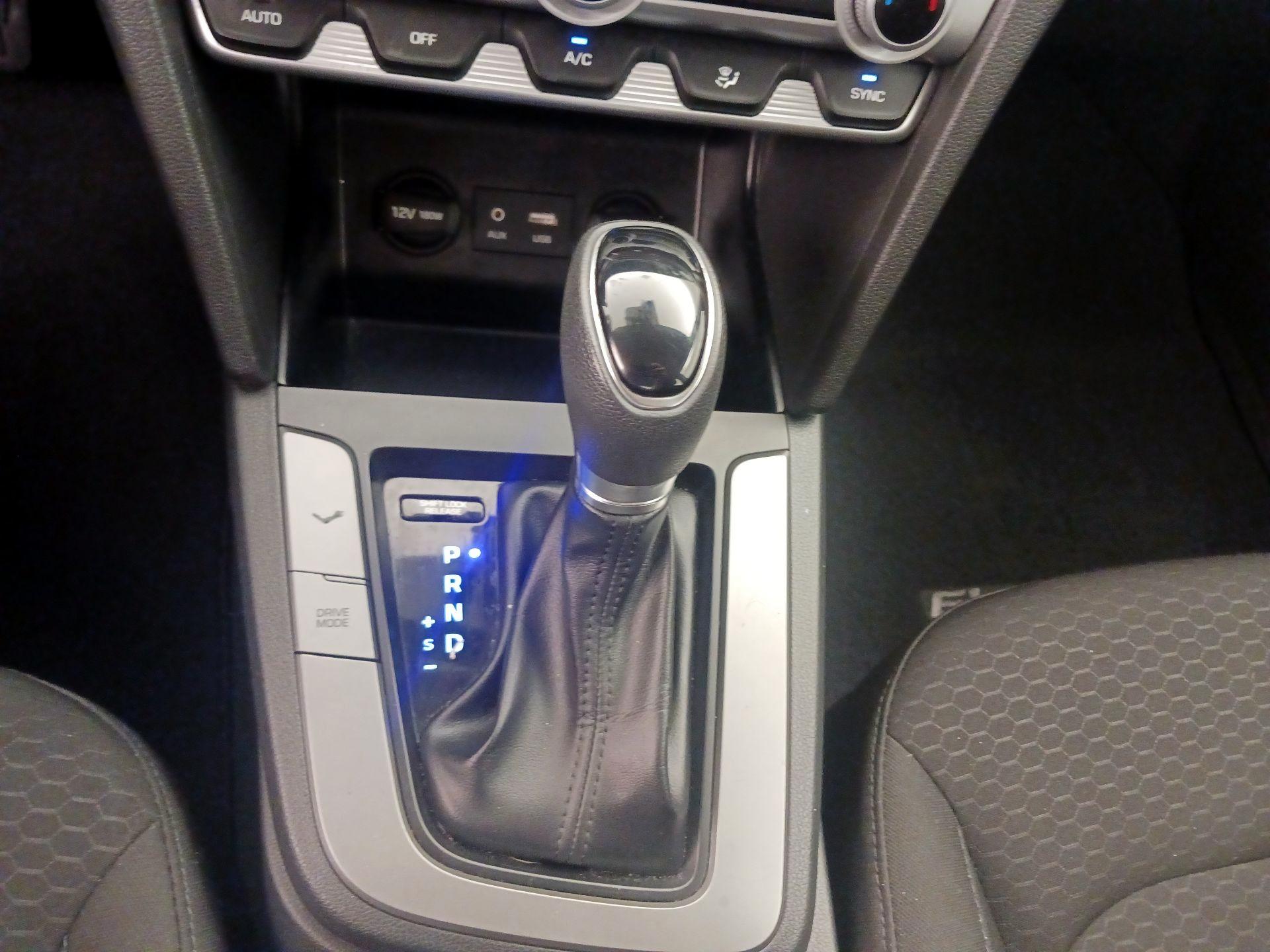 Thumbnail: 2020 Hyundai Elantra - 17