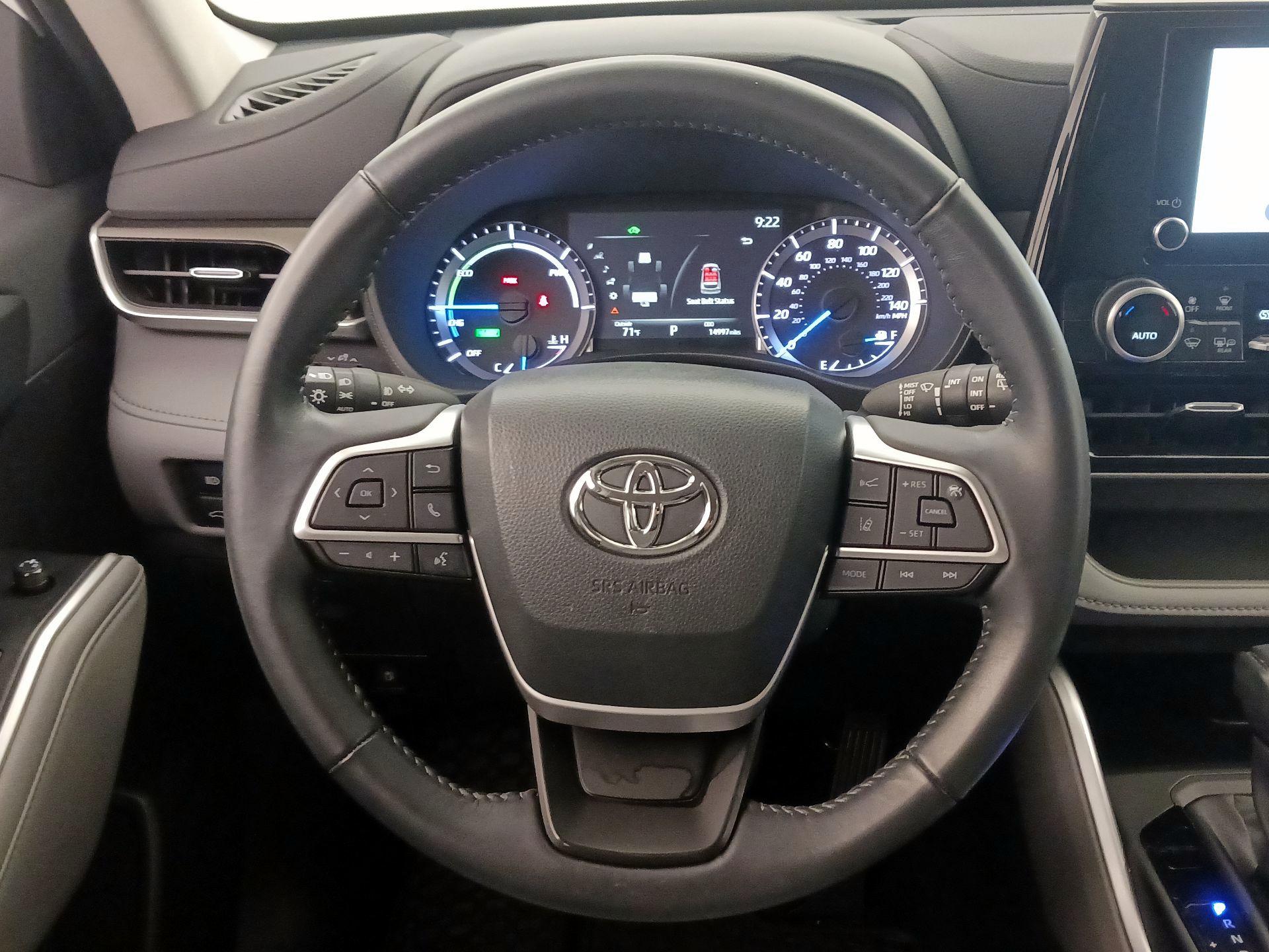 Thumbnail: 2023 Toyota Highlander - 10