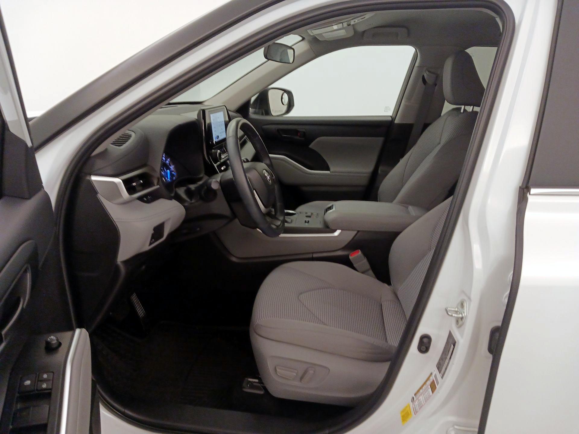 Thumbnail: 2023 Toyota Highlander - 11