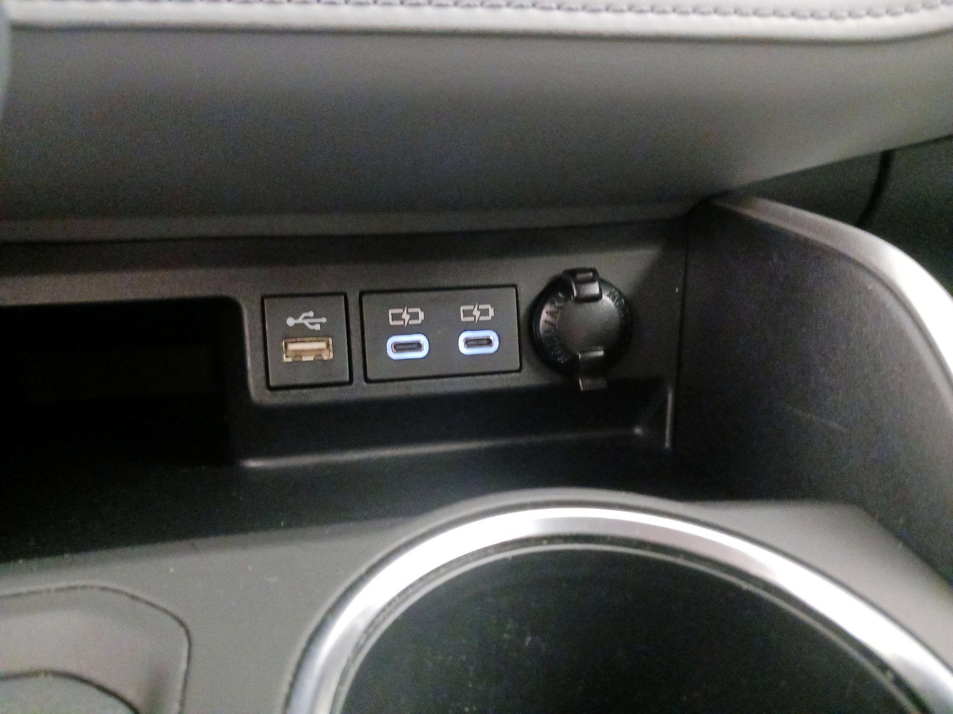 Thumbnail: 2023 Toyota Highlander - 18