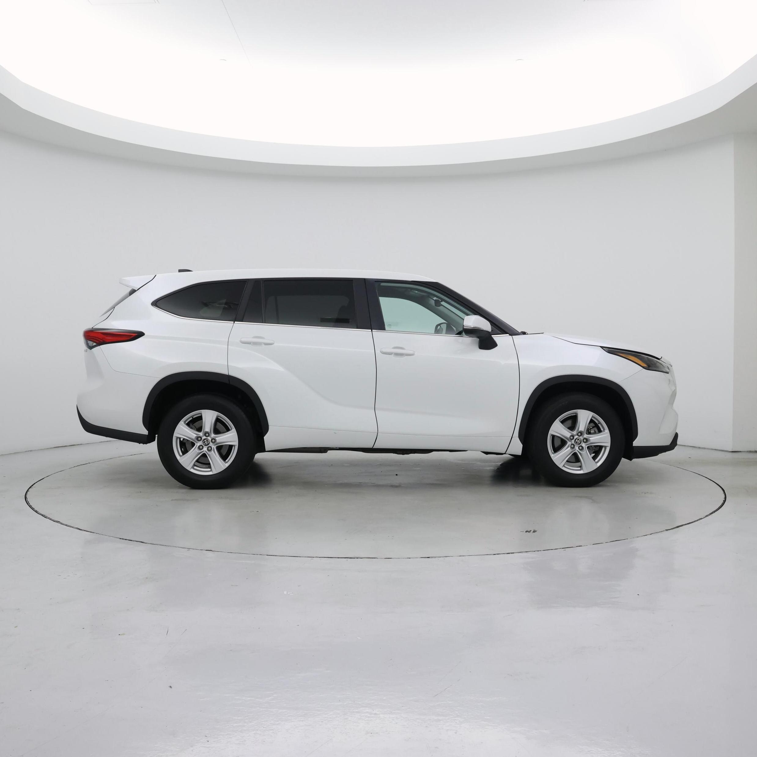 Thumbnail: 2023 Toyota Highlander - 7