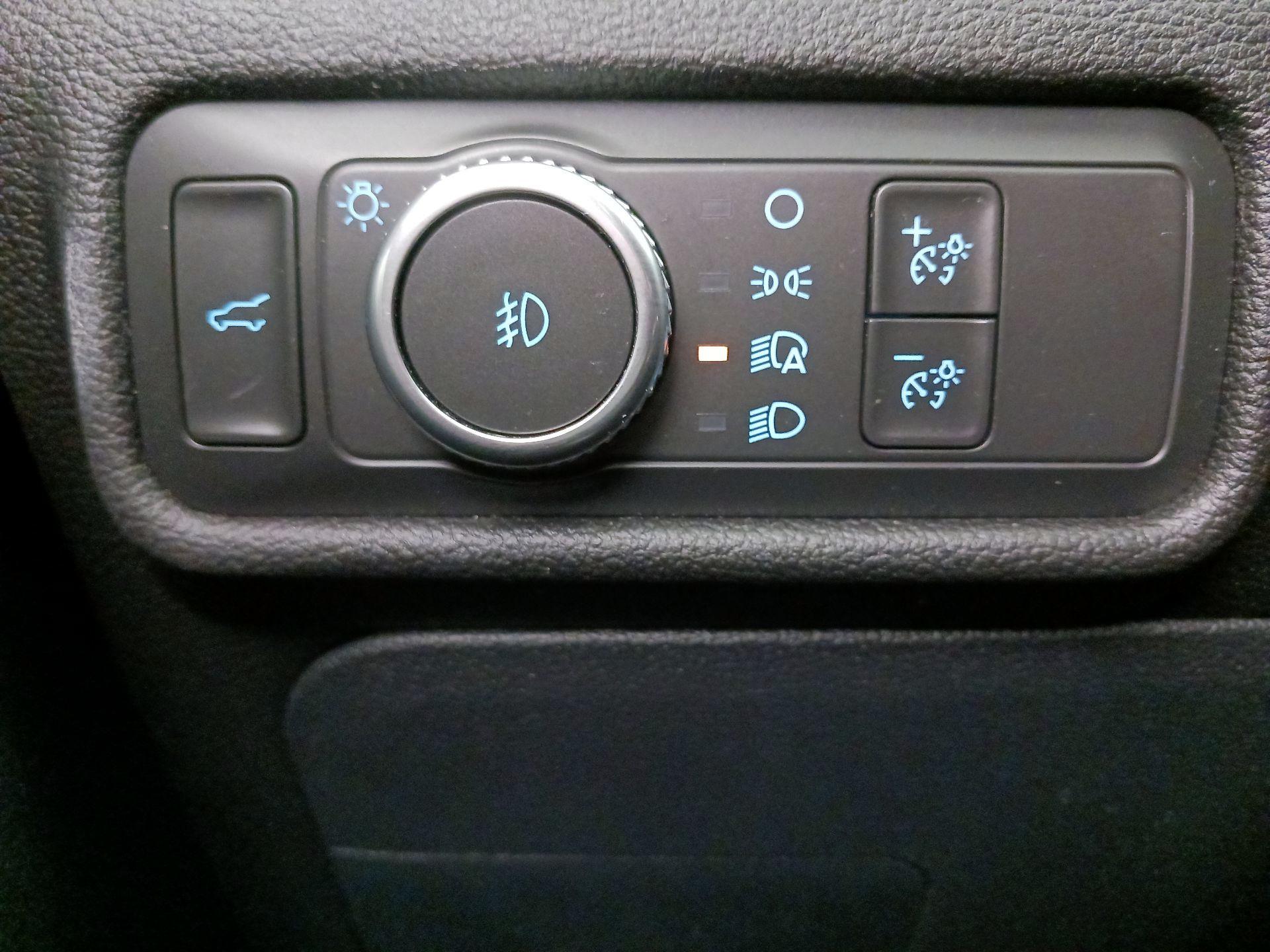 Thumbnail: 2021 Ford Explorer - 13