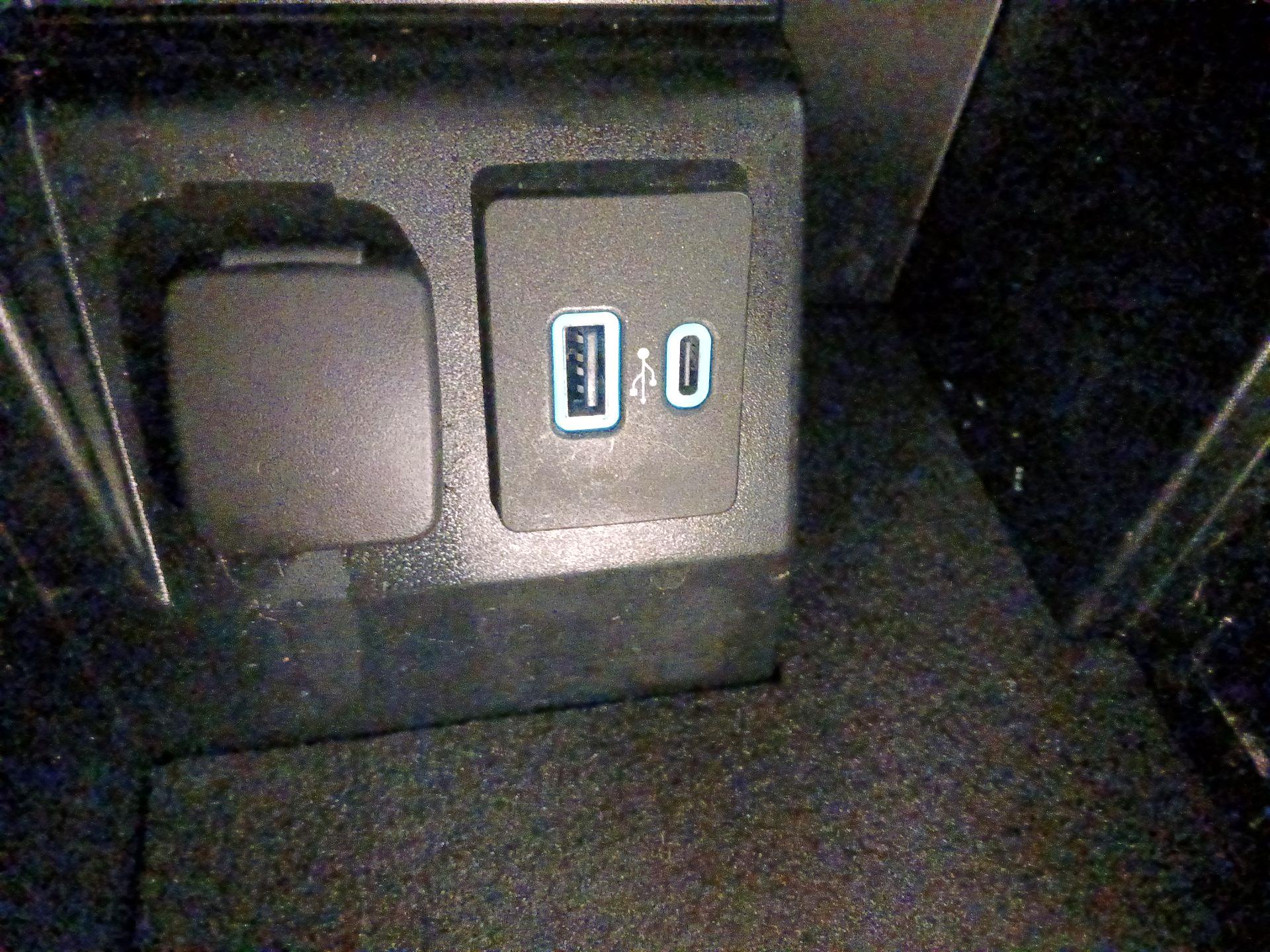 Thumbnail: 2021 Ford Explorer - 19