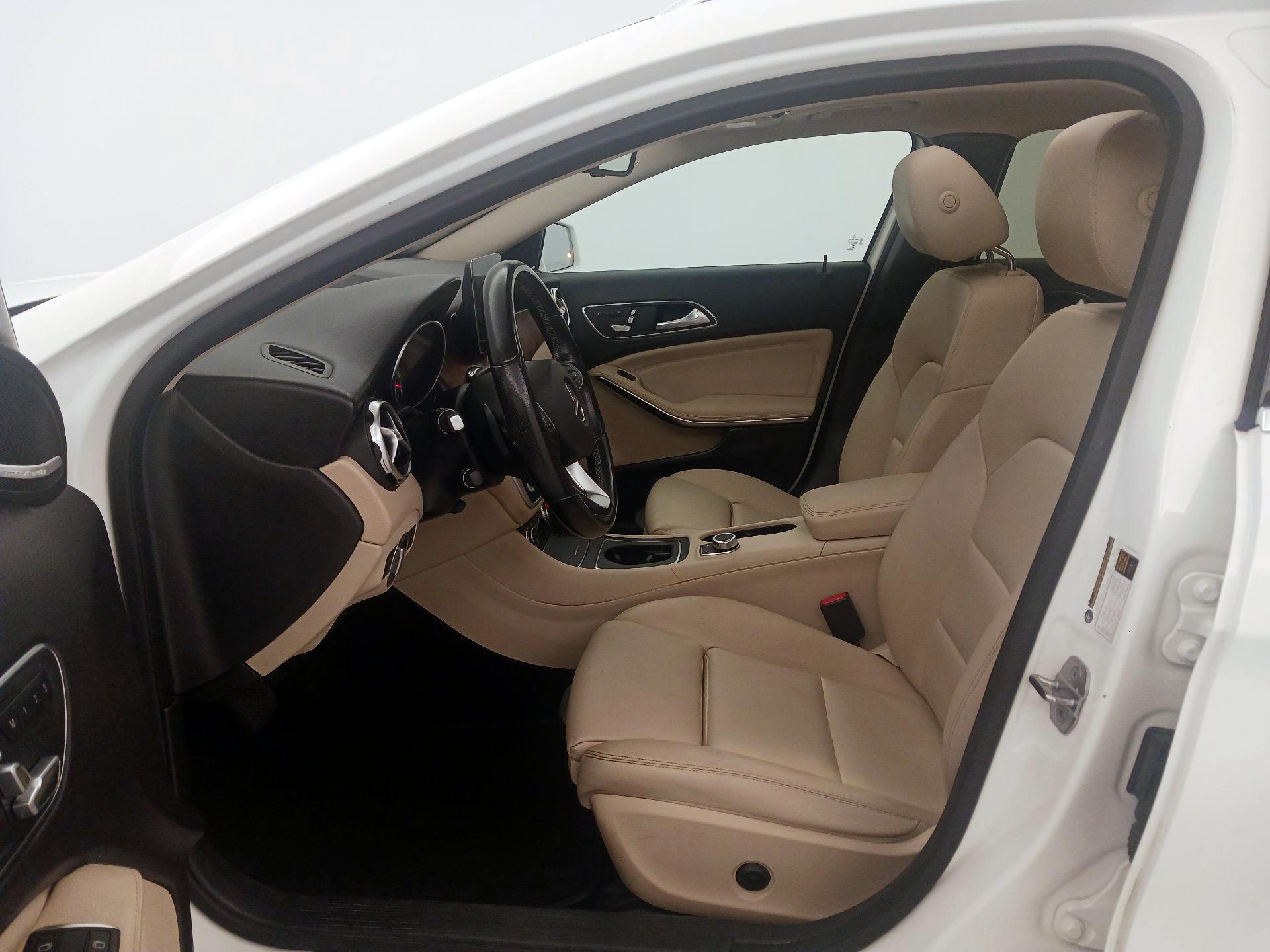 Thumbnail: 2020 Mercedes-Benz GLA - 11