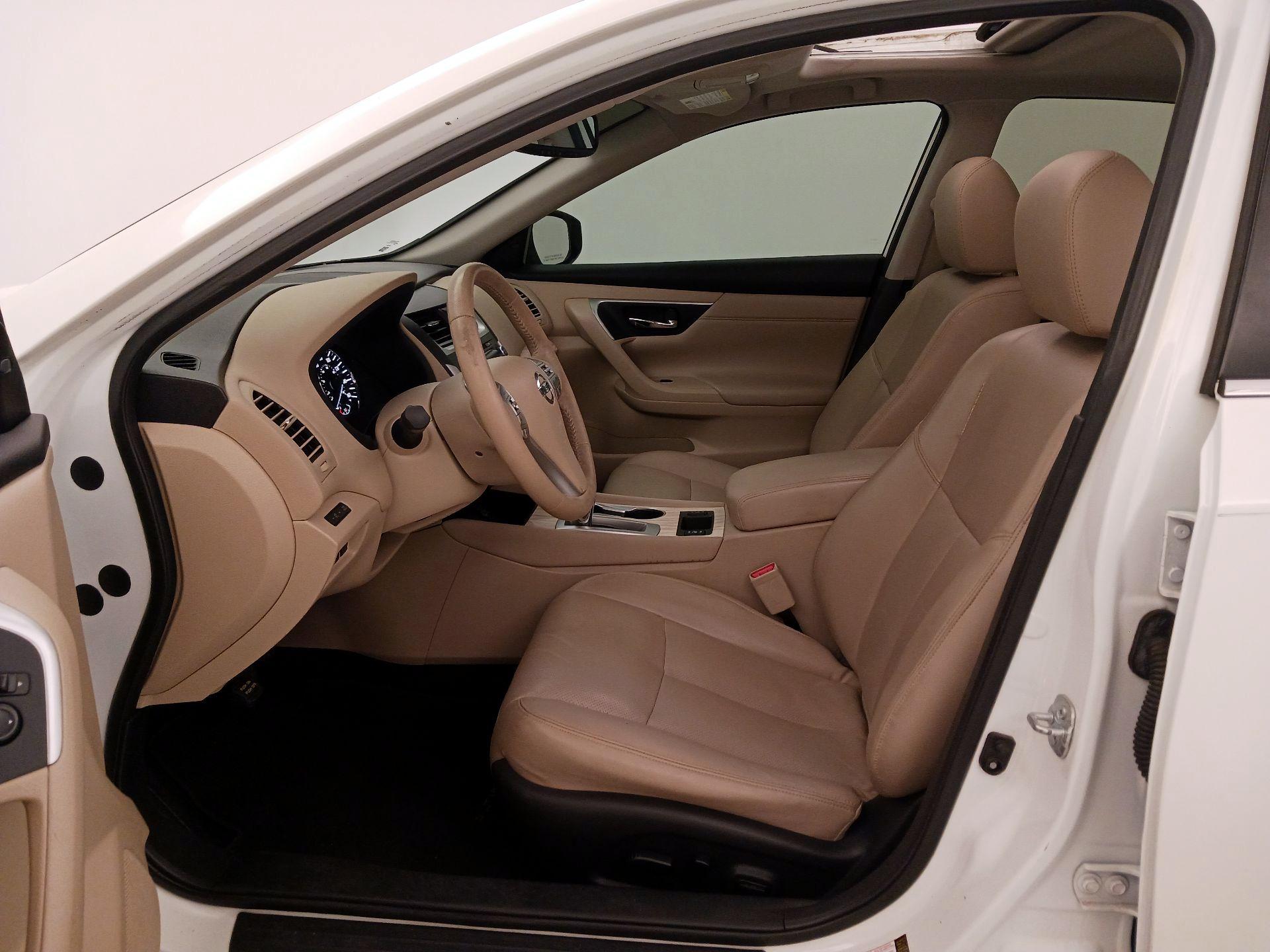 Thumbnail: 2016 Nissan Altima - 11