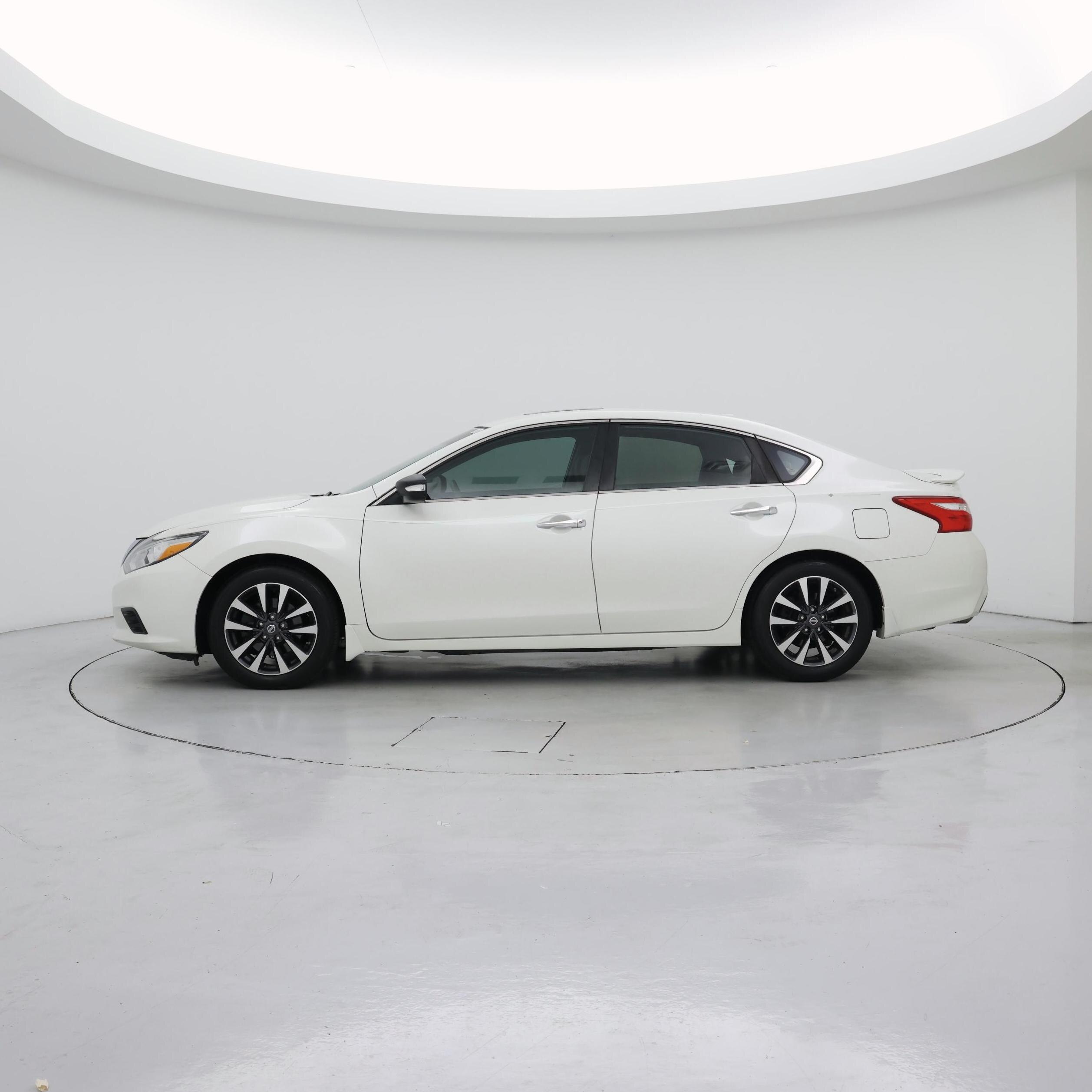 Thumbnail: 2016 Nissan Altima - 3