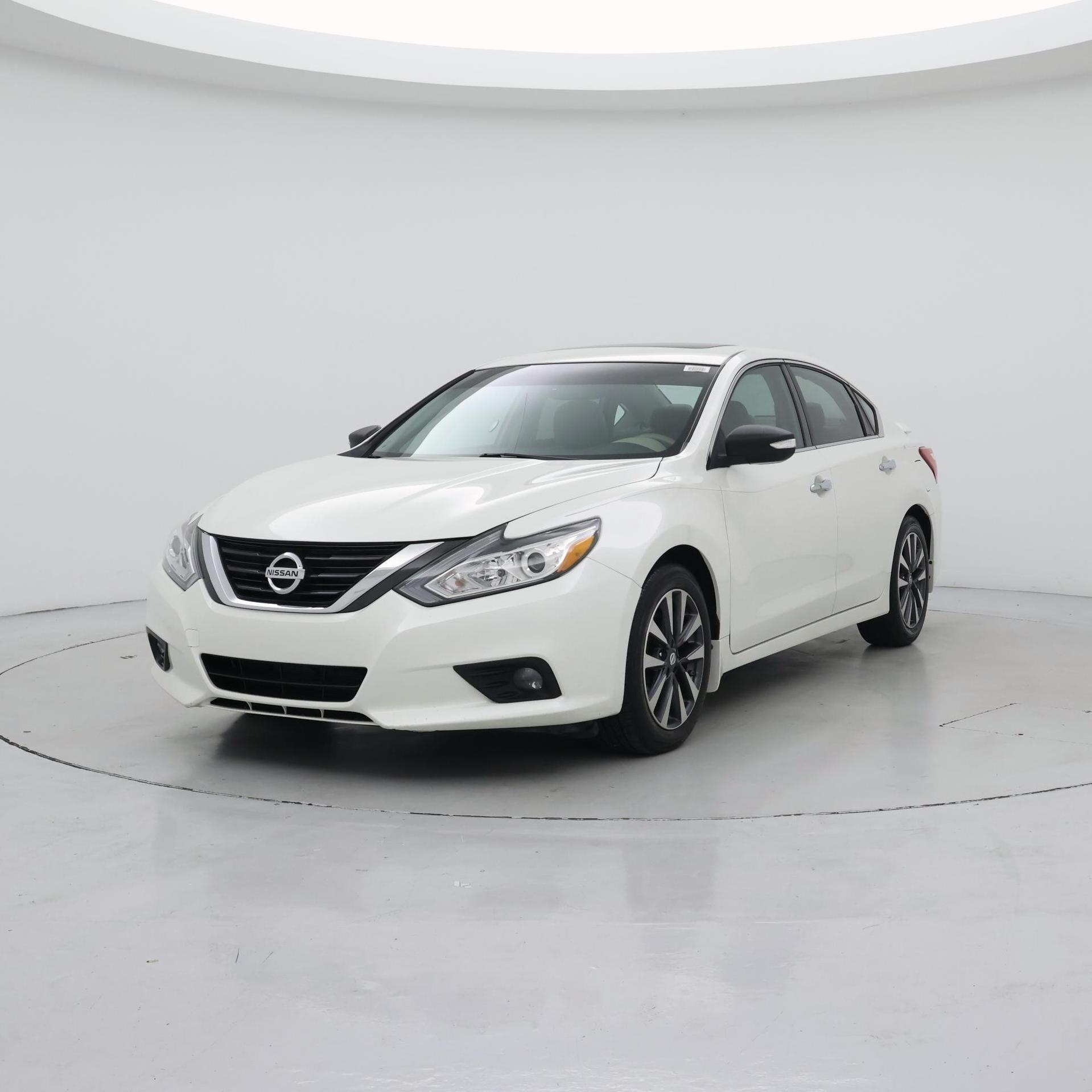 Thumbnail: 2016 Nissan Altima - 4