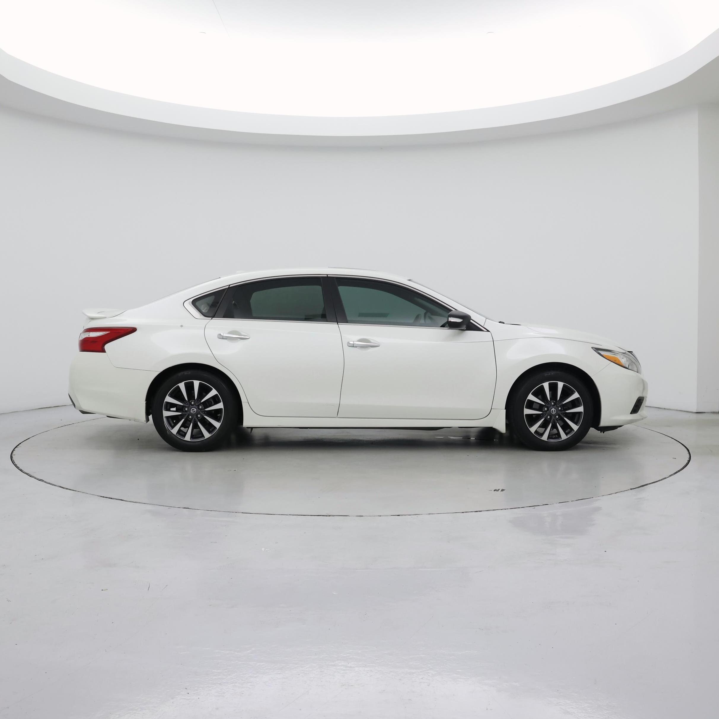 Thumbnail: 2016 Nissan Altima - 7