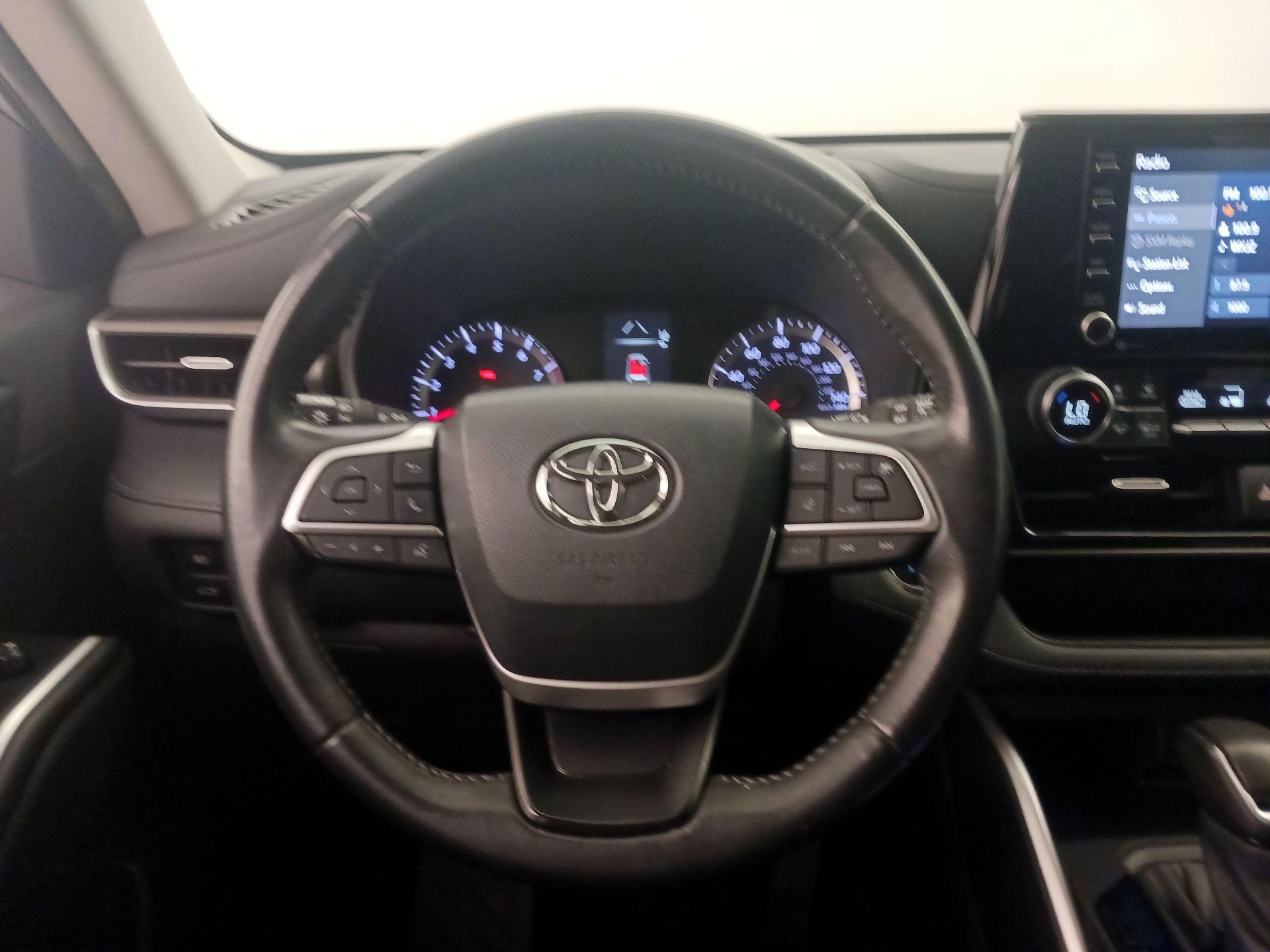 Thumbnail: 2022 Toyota Highlander - 10