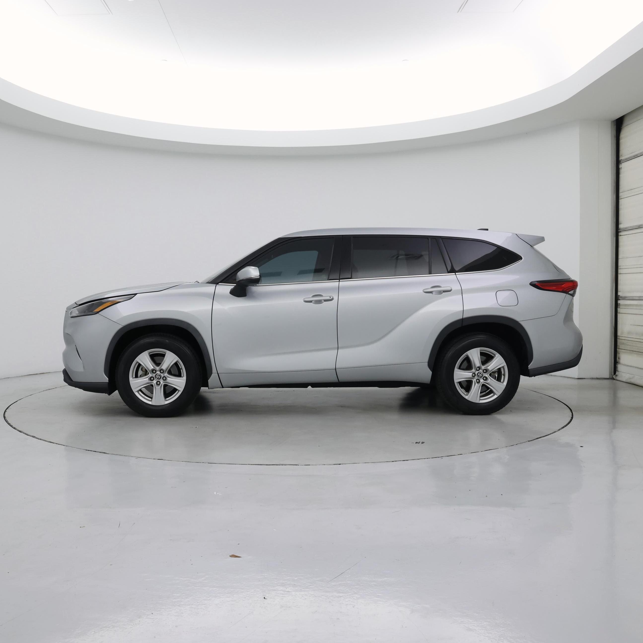 Thumbnail: 2022 Toyota Highlander - 3