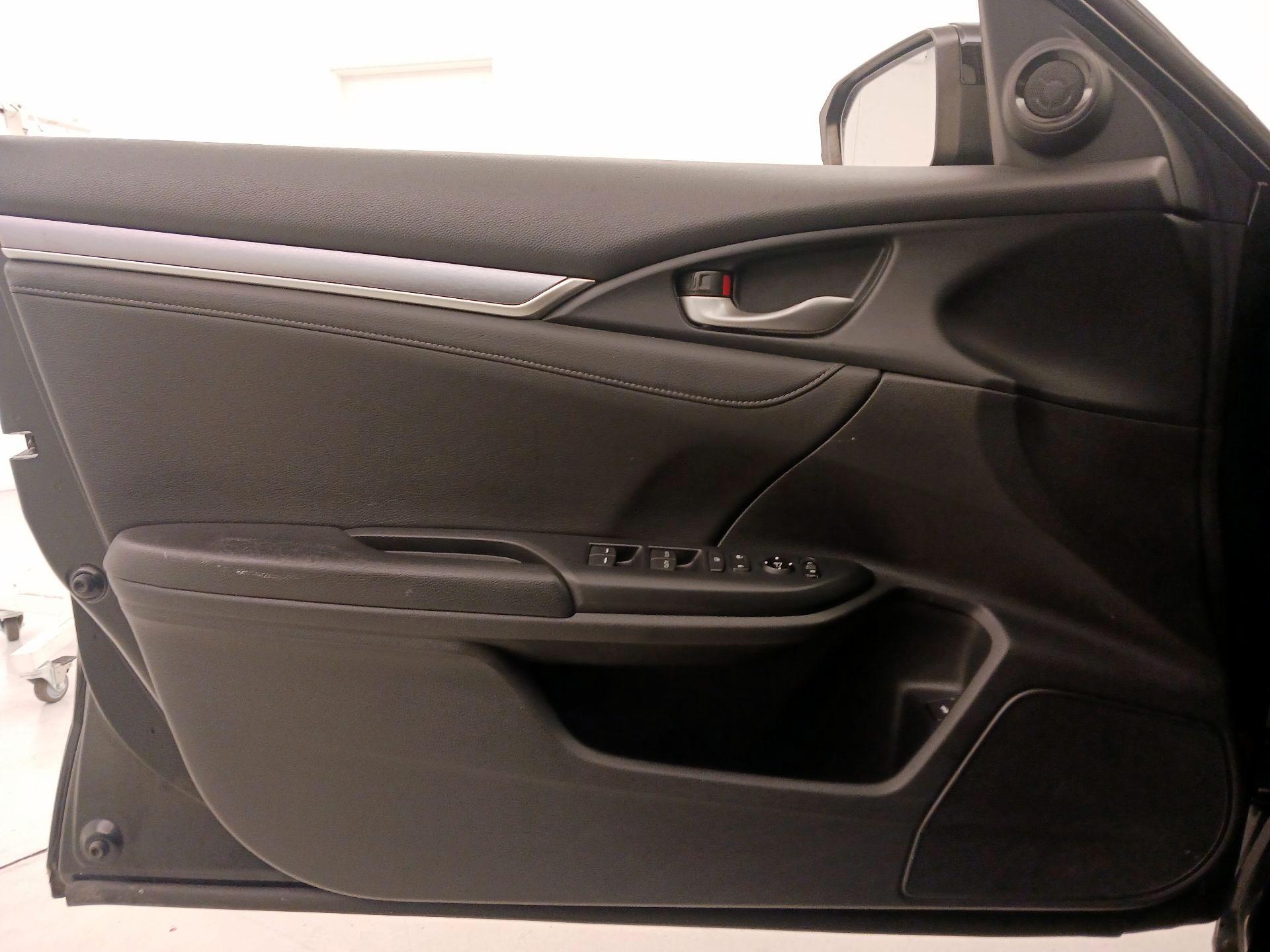 Thumbnail: 2016 Honda Civic - 12