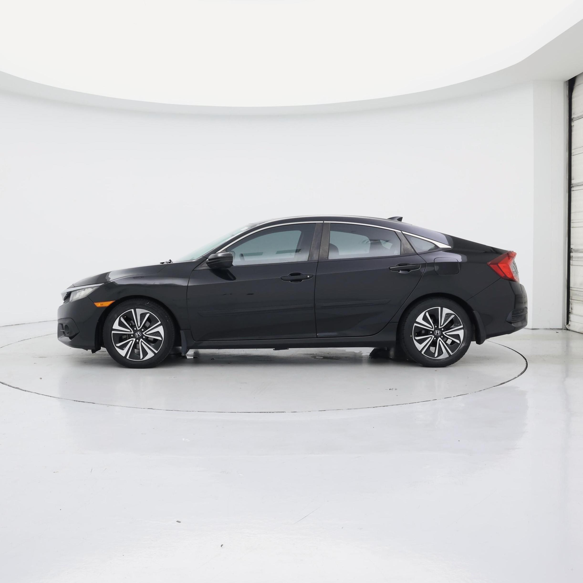 Thumbnail: 2016 Honda Civic - 3