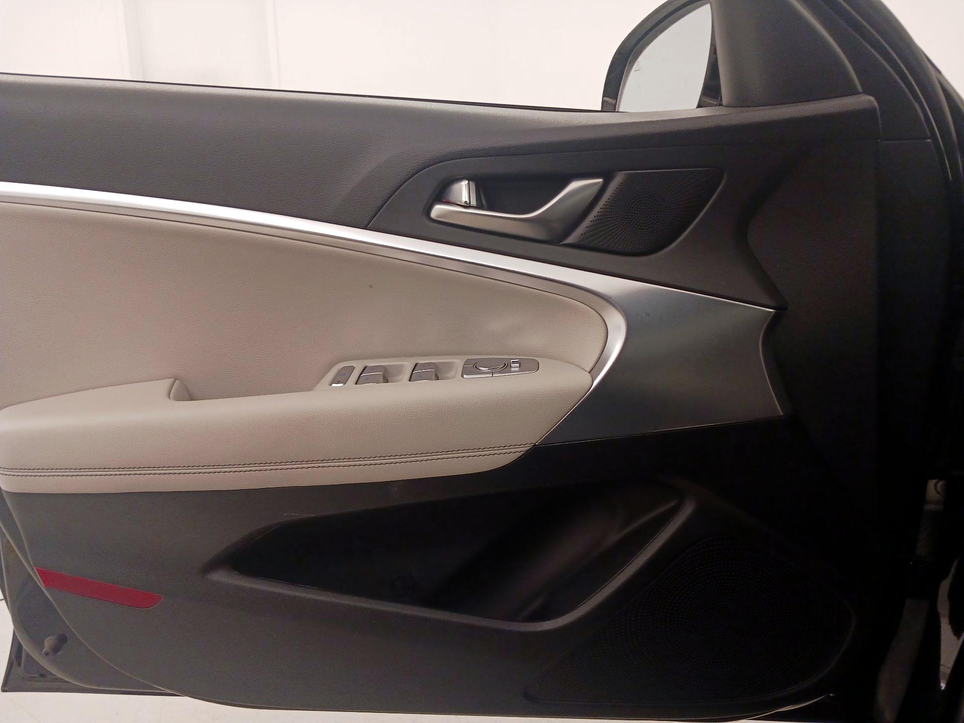 Thumbnail: 2025 Genesis G70 - 12