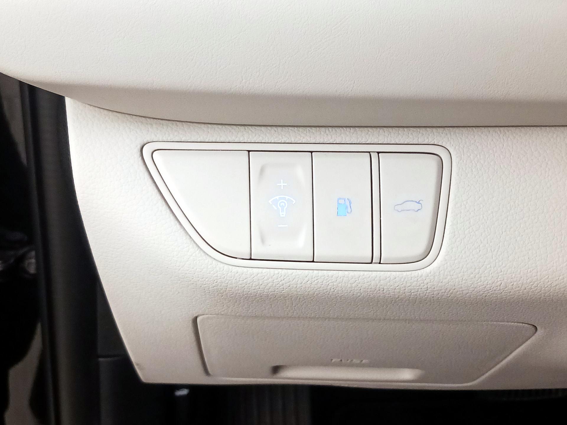 Thumbnail: 2025 Genesis G70 - 13