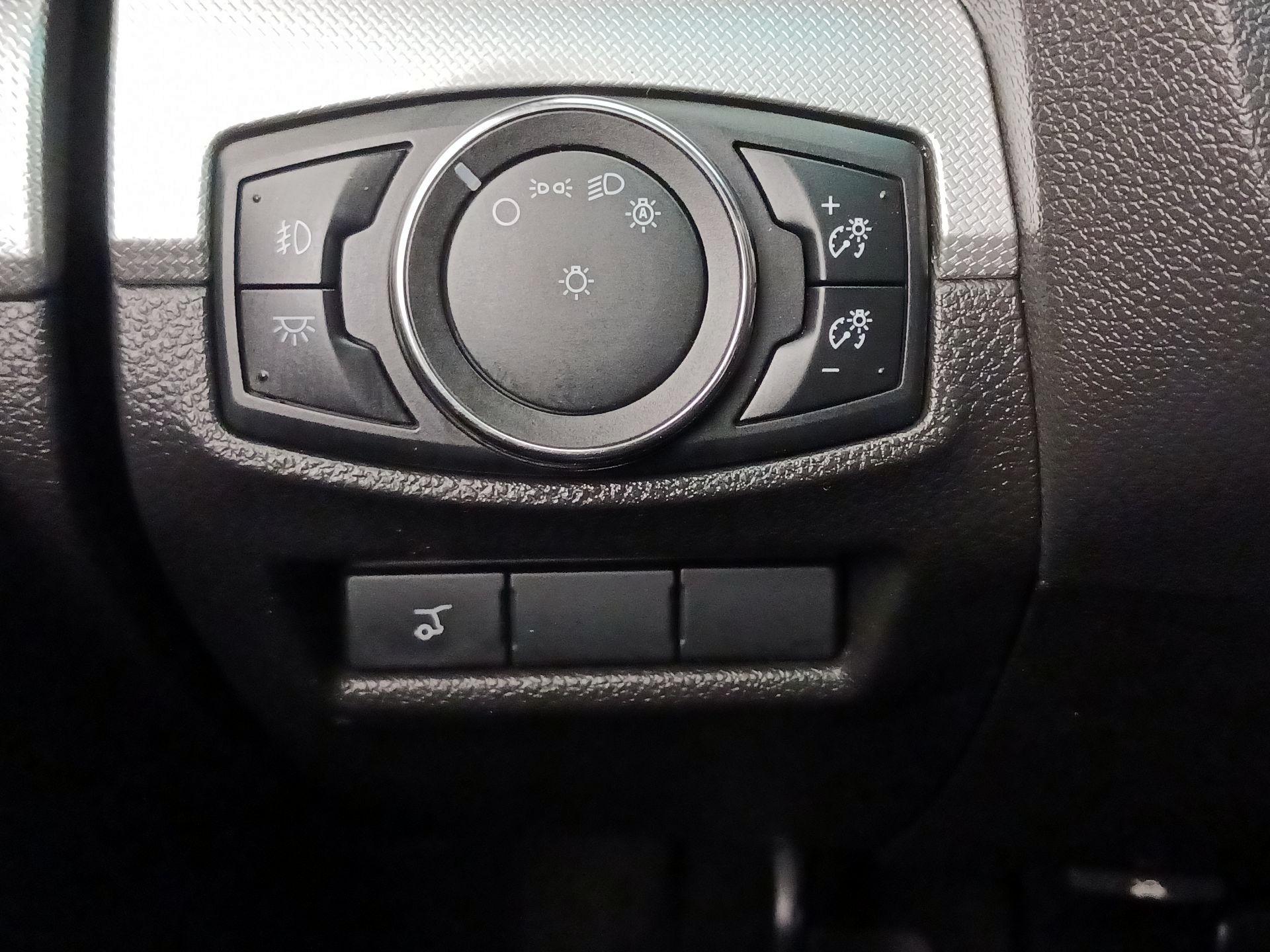 Thumbnail: 2014 Ford Explorer - 13