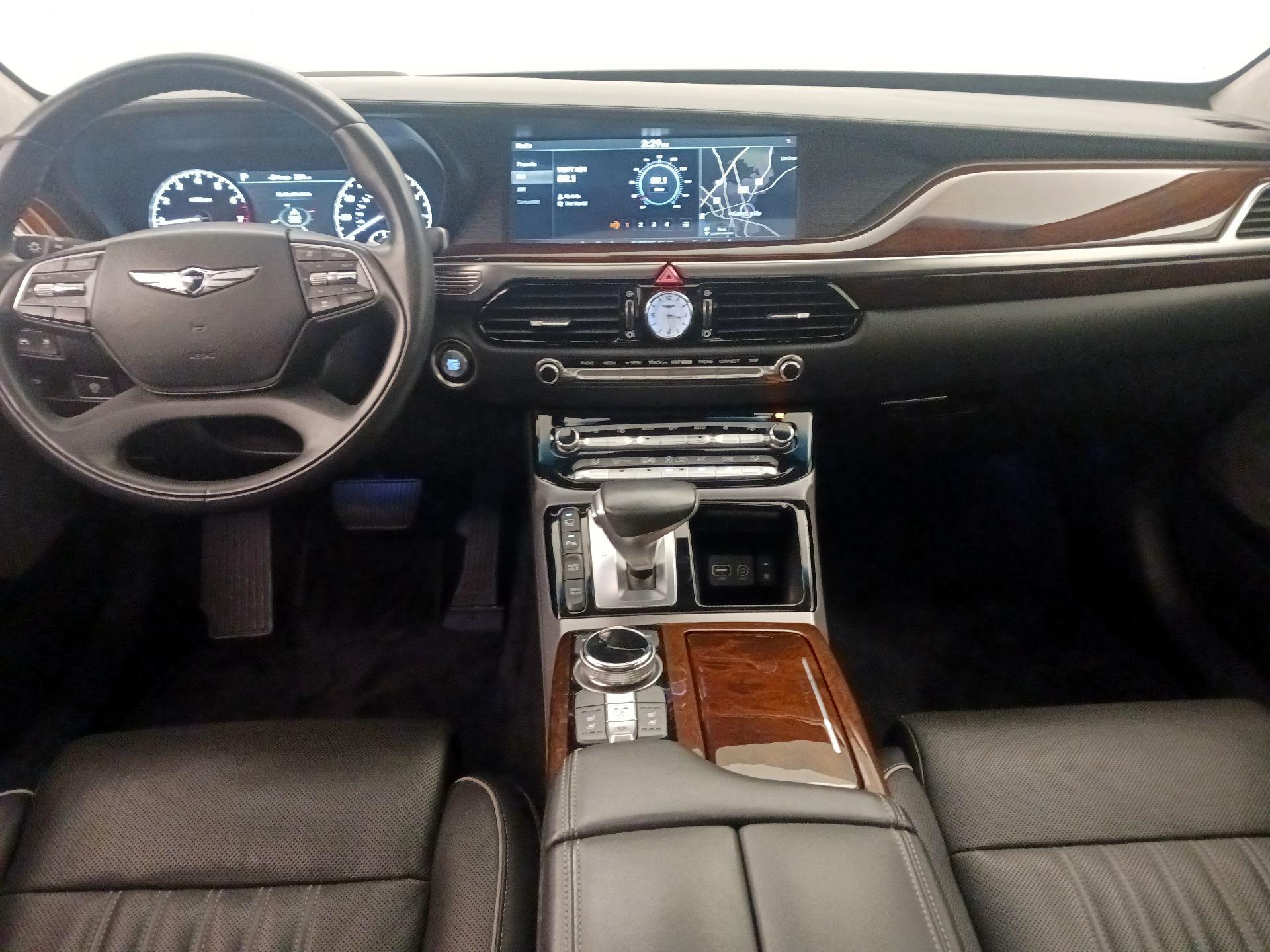 Thumbnail: 2018 Genesis G90 - 9