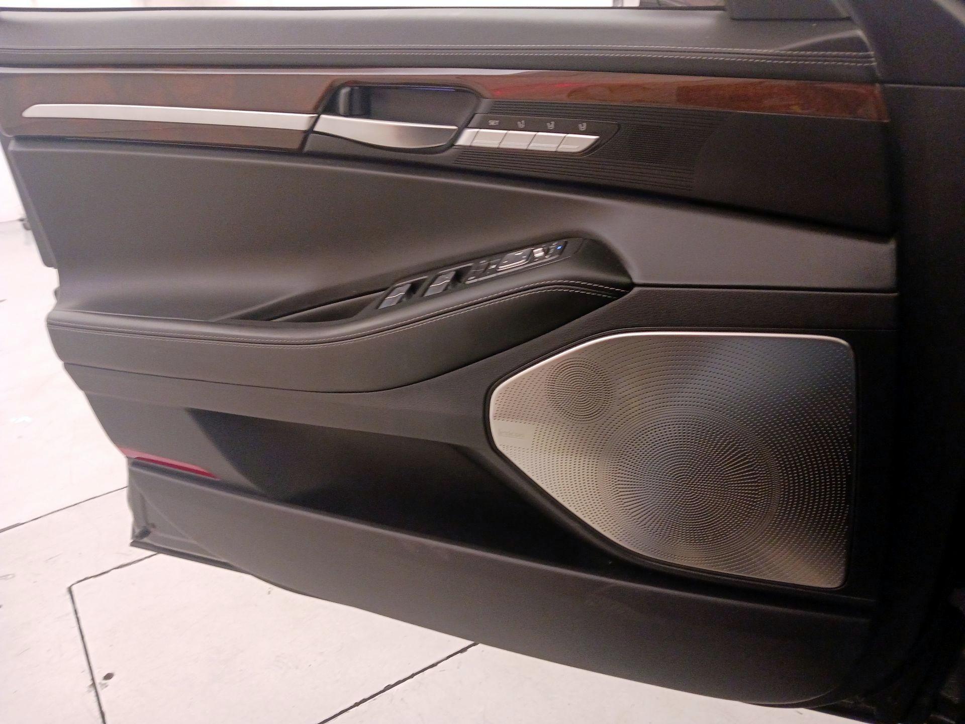 Thumbnail: 2018 Genesis G90 - 12