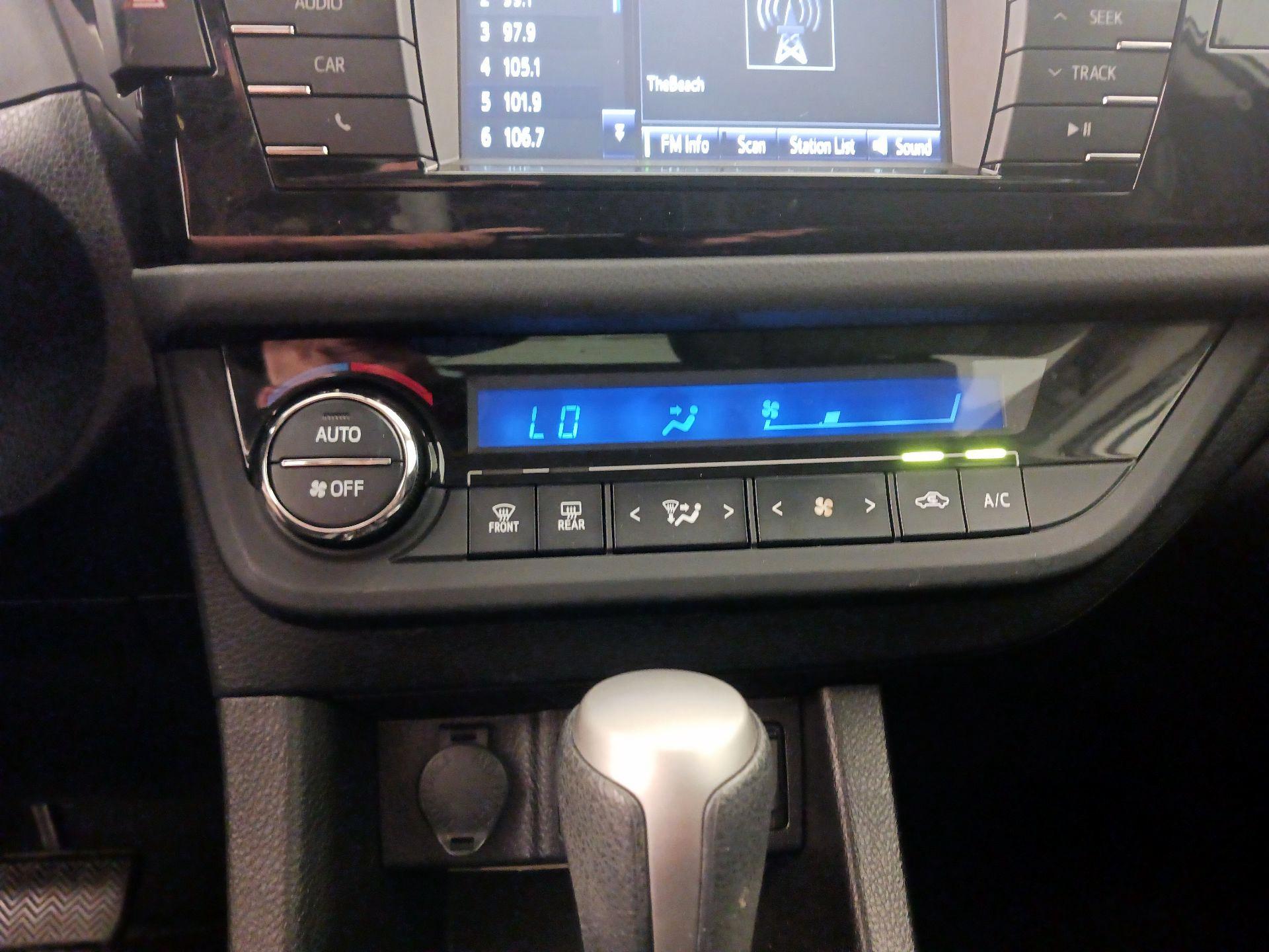 Thumbnail: 2016 Toyota Corolla - 16