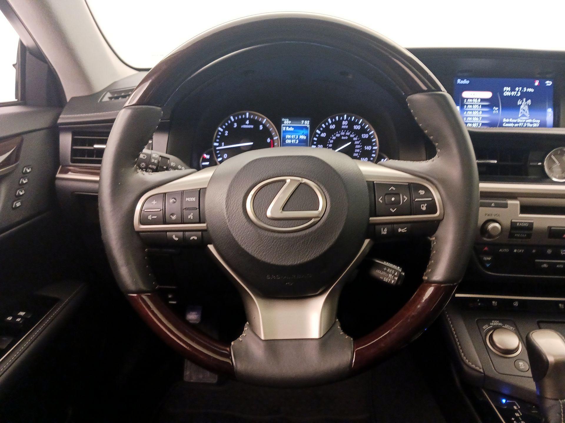Thumbnail: 2017 Lexus ES - 10