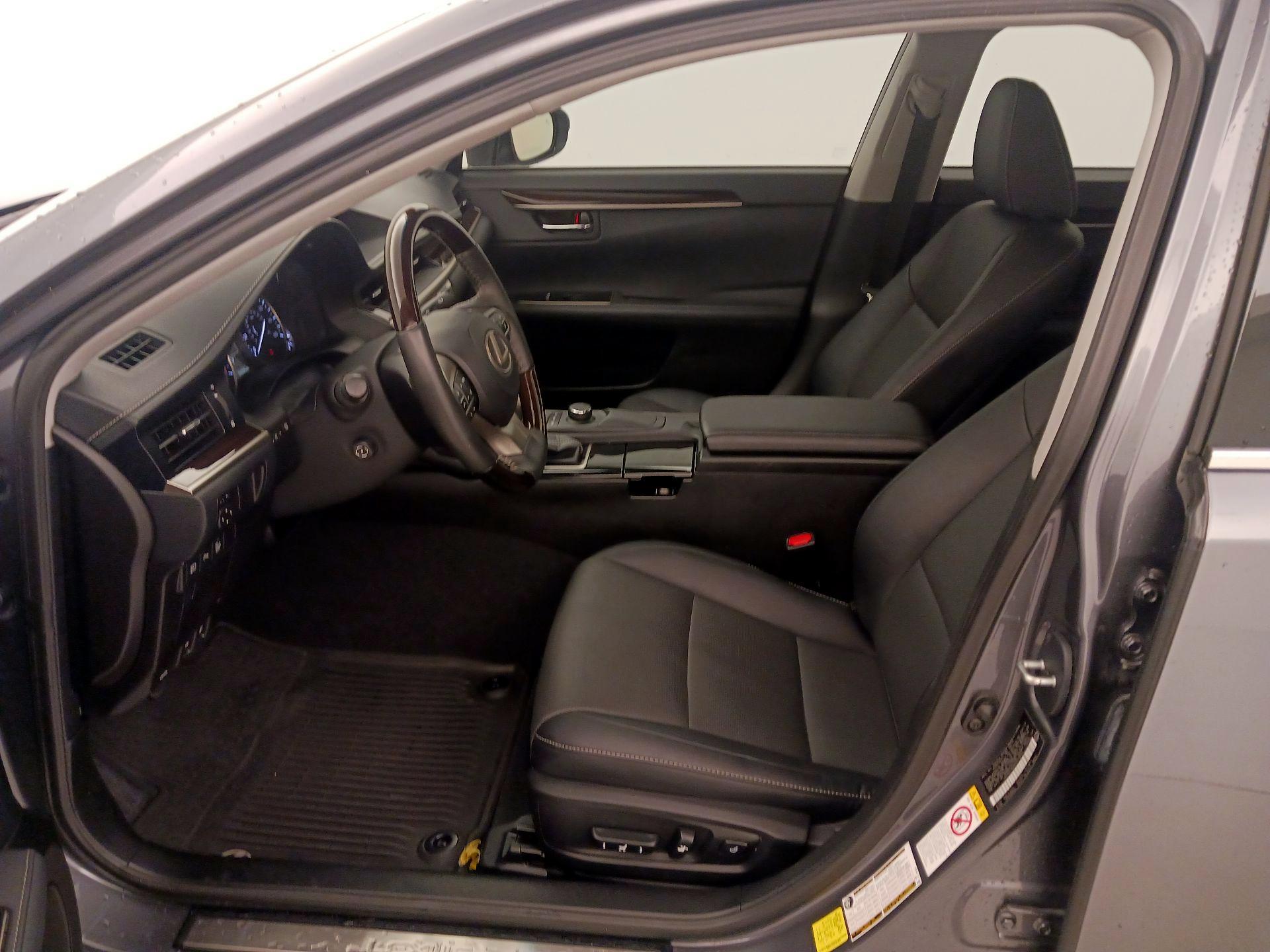 Thumbnail: 2017 Lexus ES - 11