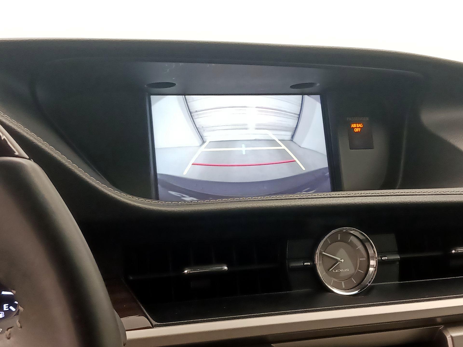 Thumbnail: 2017 Lexus ES - 14