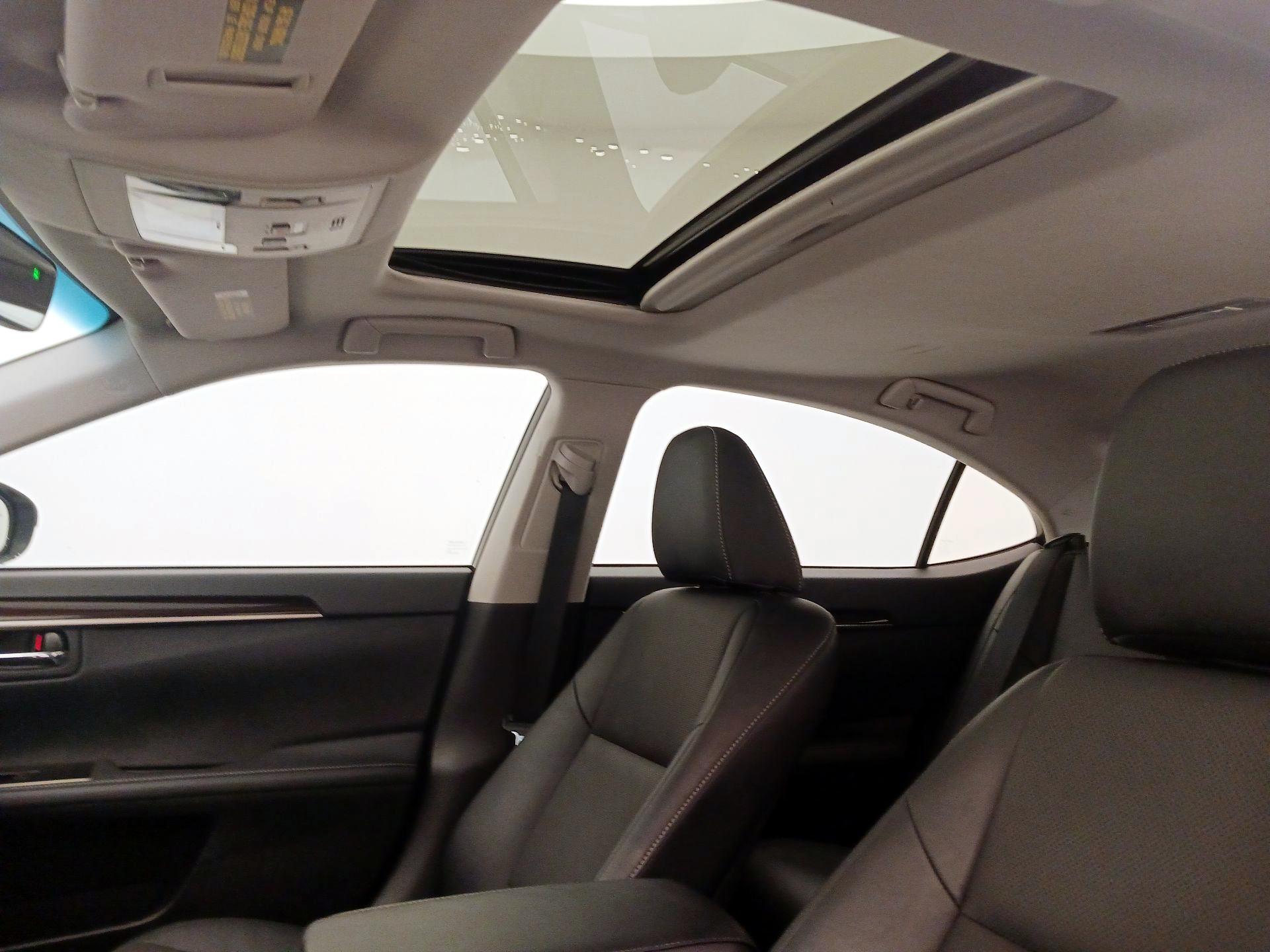 Thumbnail: 2017 Lexus ES - 19