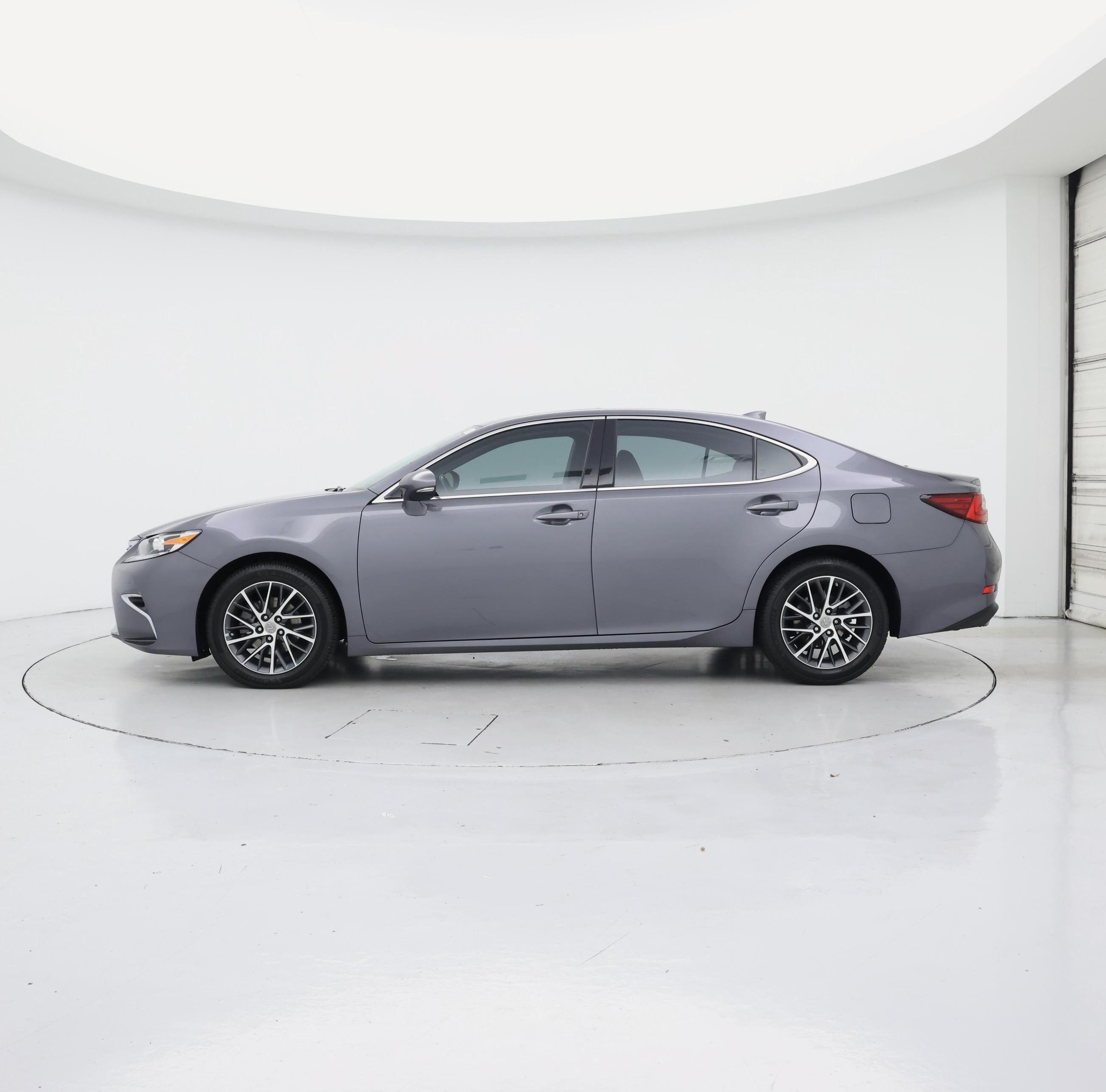 Thumbnail: 2017 Lexus ES - 3