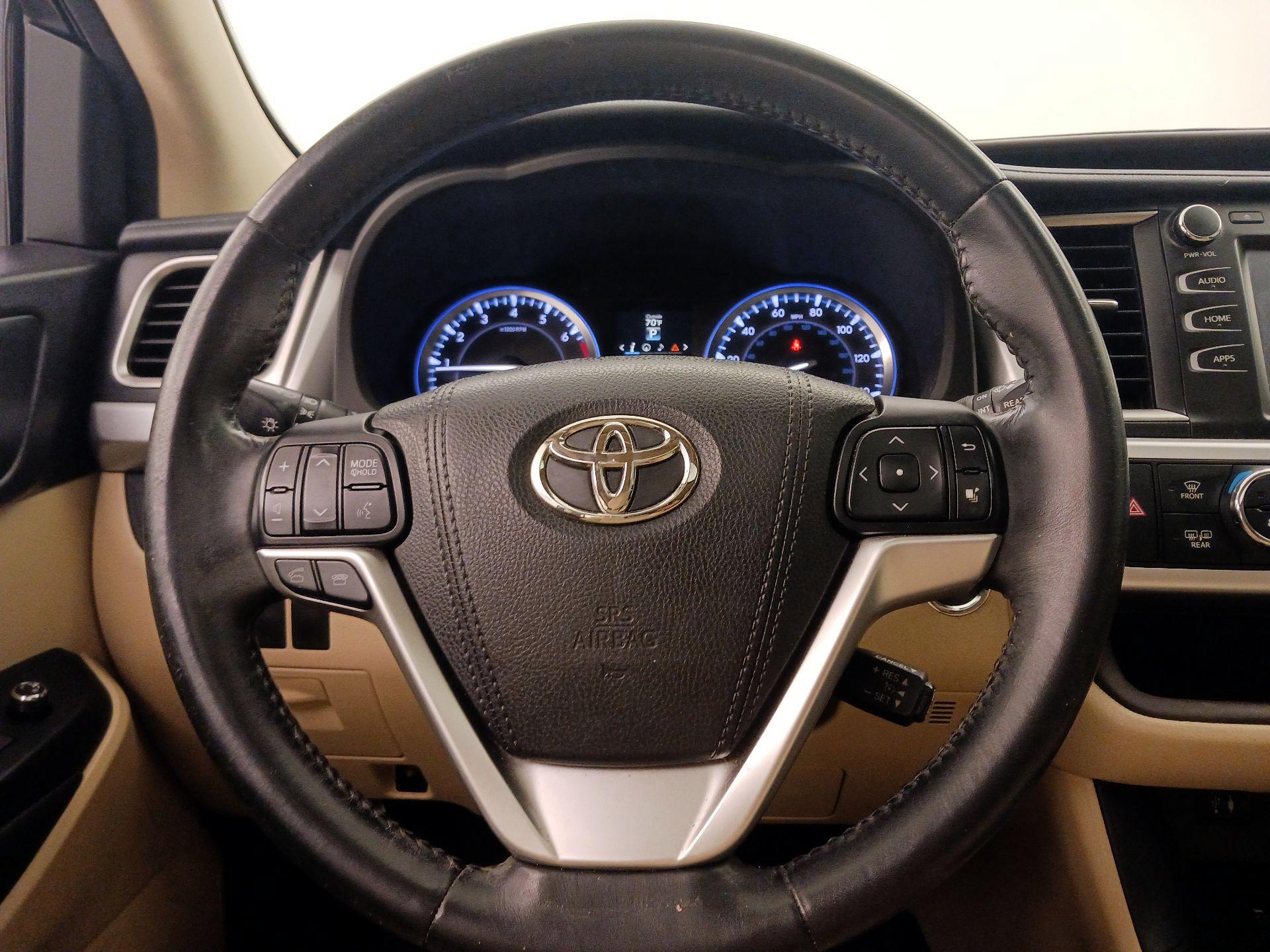 Thumbnail: 2015 Toyota Highlander - 10
