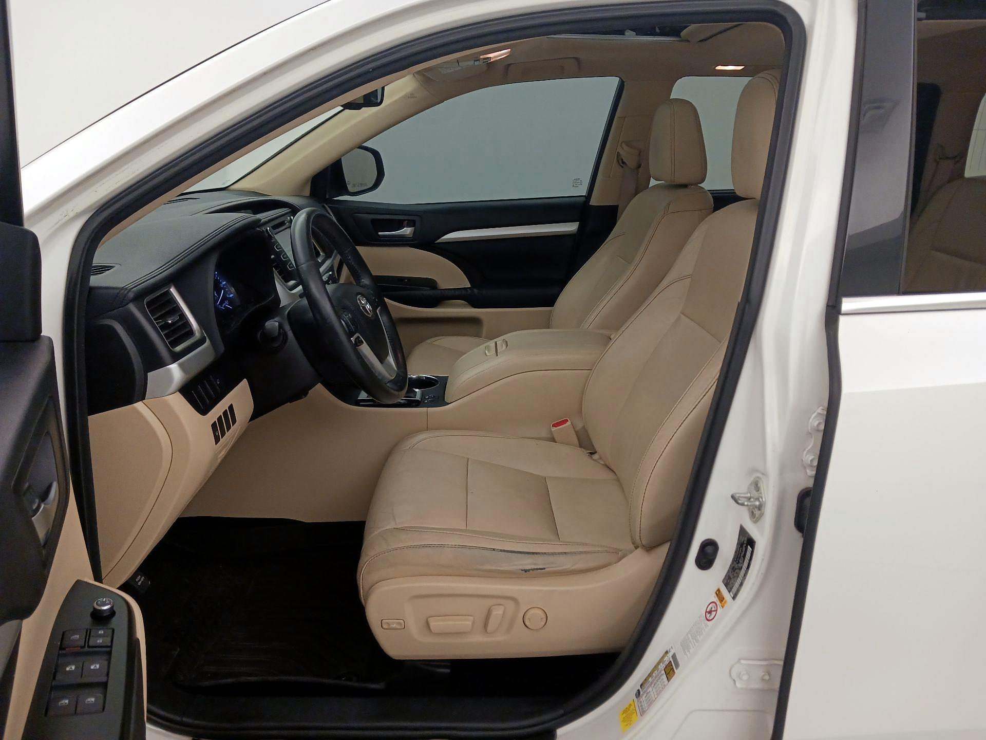 Thumbnail: 2015 Toyota Highlander - 11
