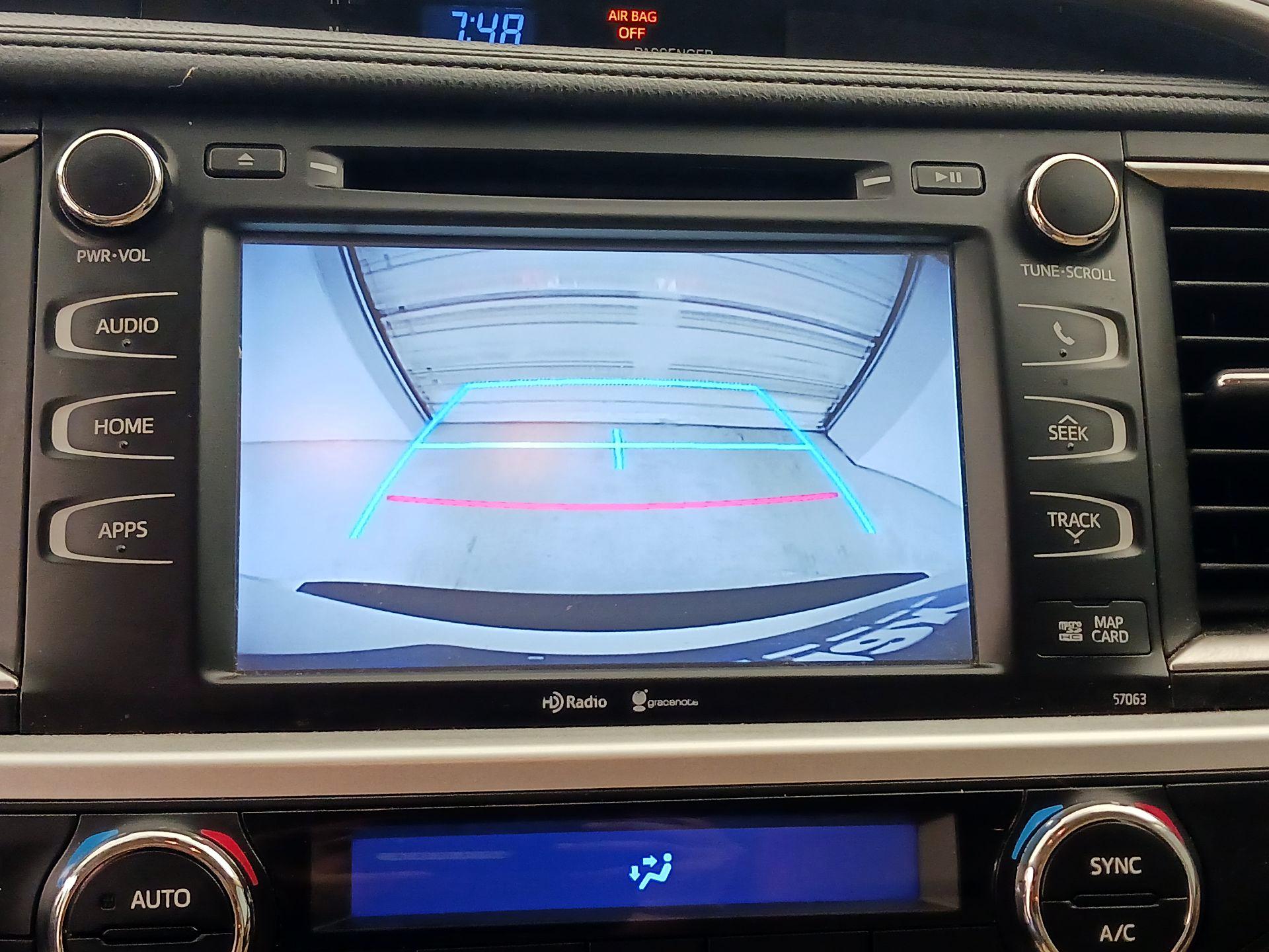 Thumbnail: 2015 Toyota Highlander - 15