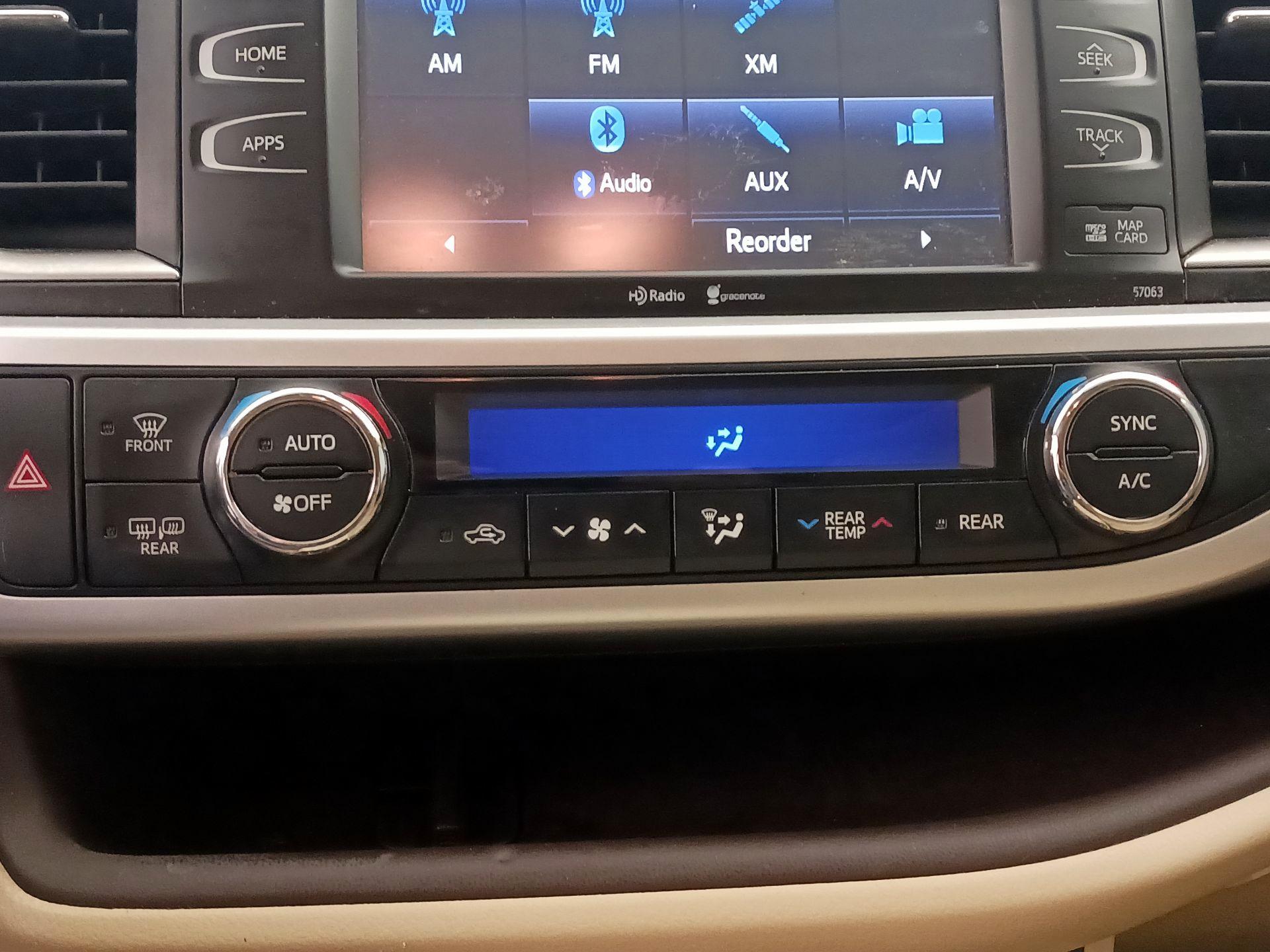 Thumbnail: 2015 Toyota Highlander - 17