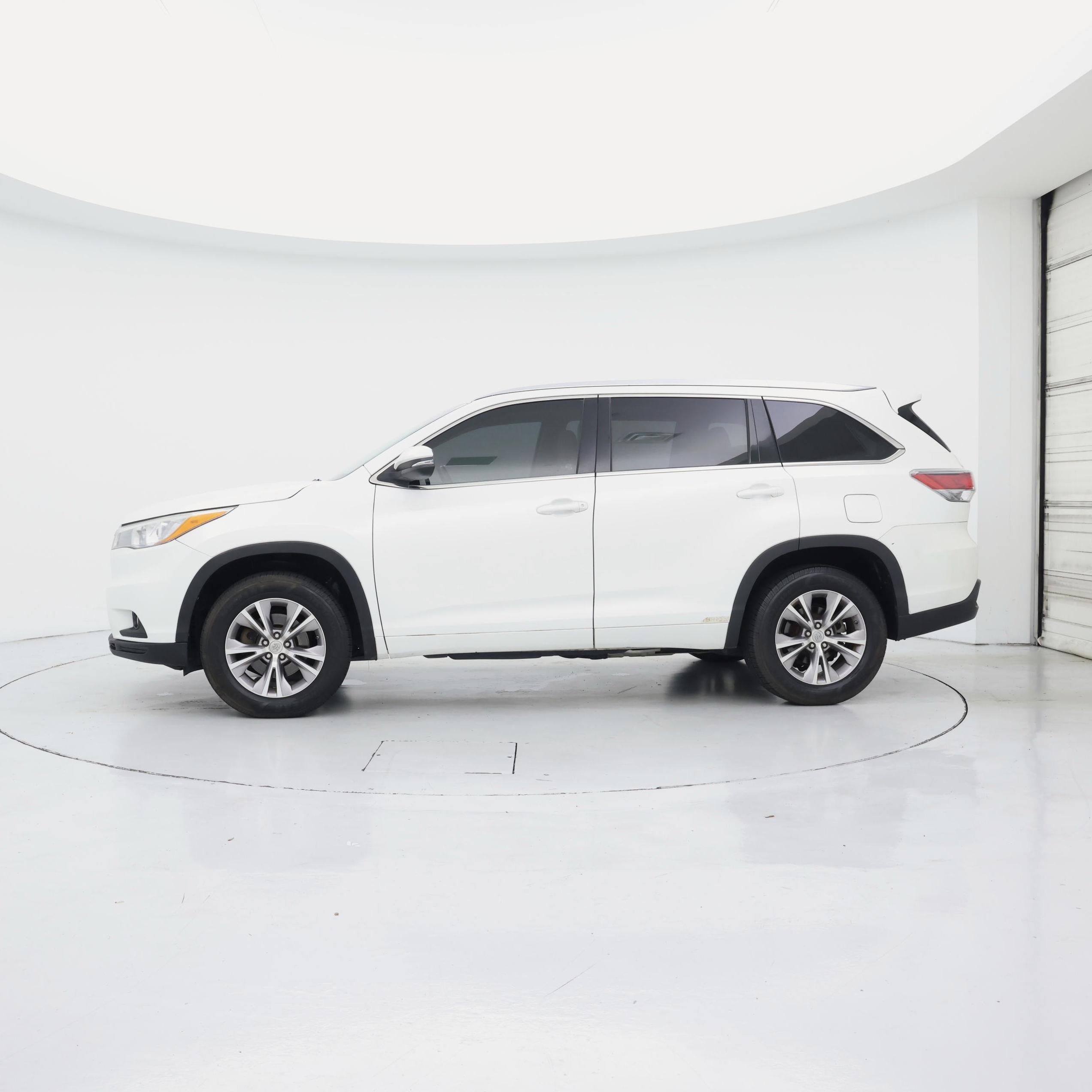 Thumbnail: 2015 Toyota Highlander - 3