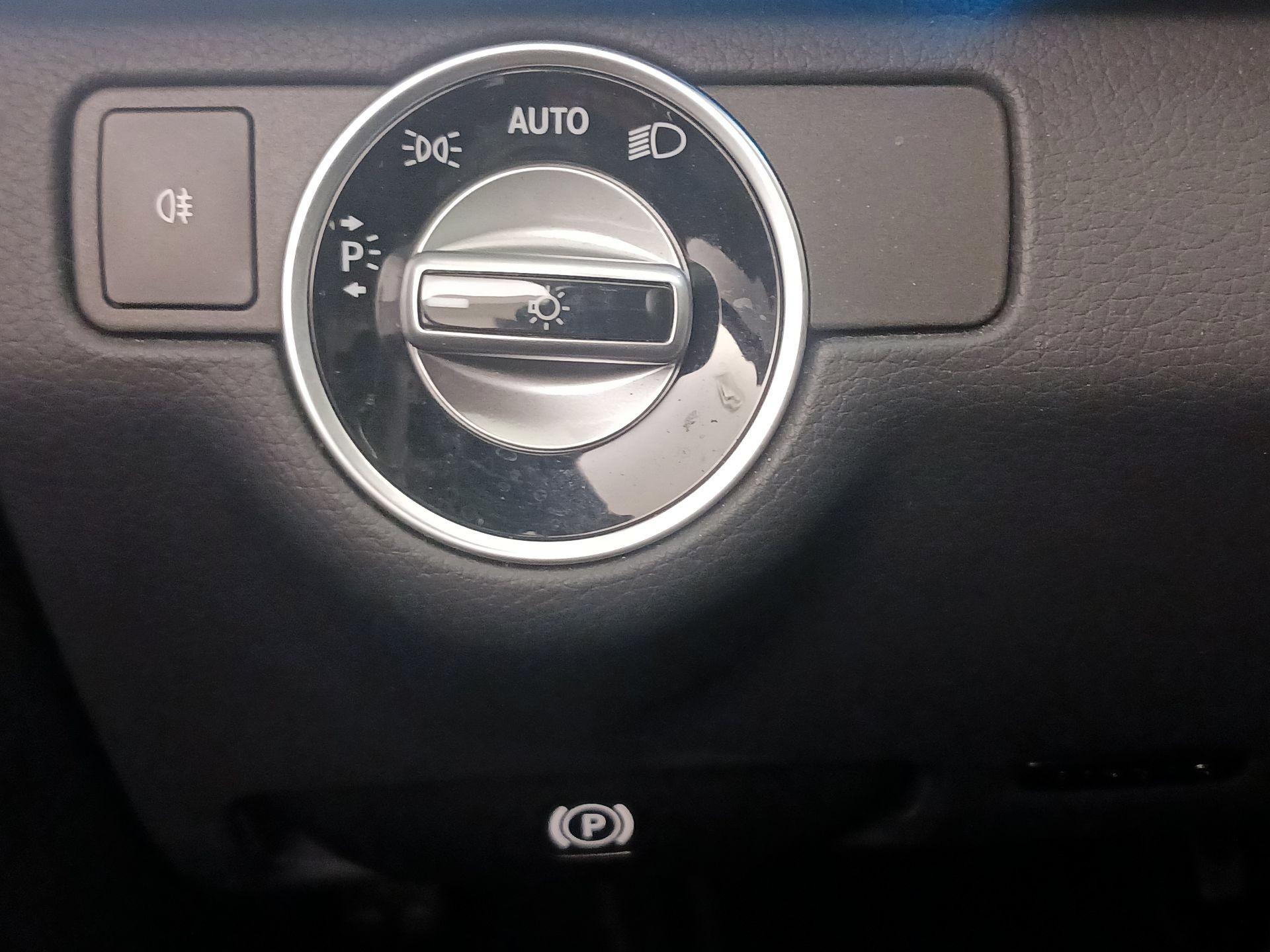 Thumbnail: 2015 Mercedes-Benz E-Class - 13