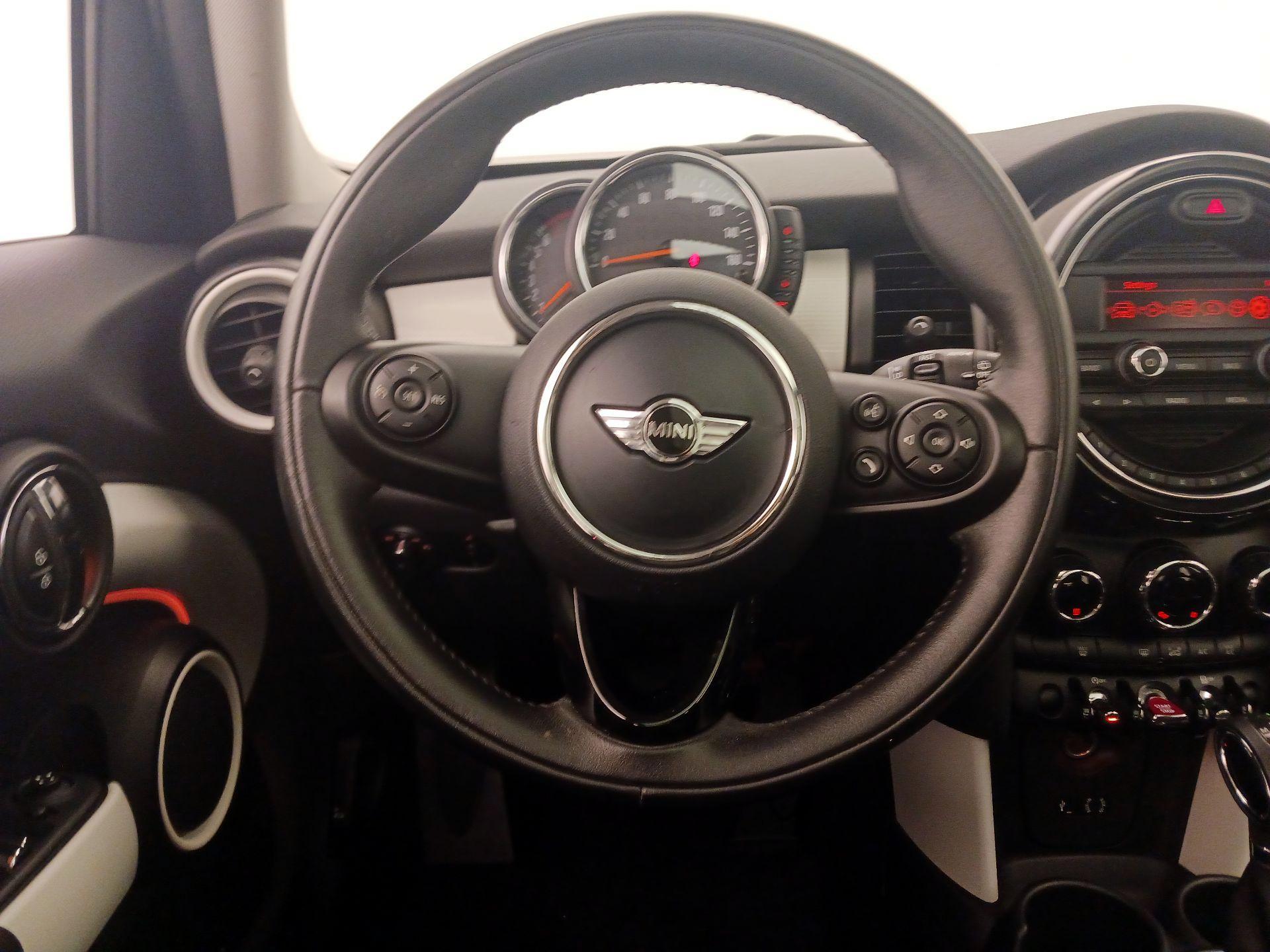 Thumbnail: 2015 MINI Cooper Hardtop - 10