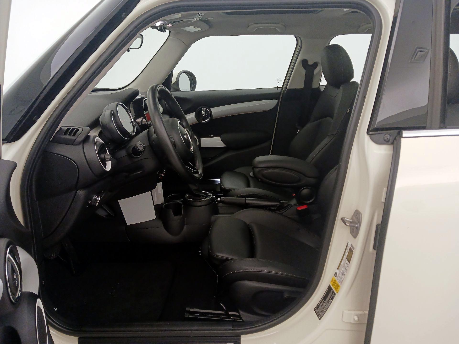 Thumbnail: 2015 MINI Cooper Hardtop - 11