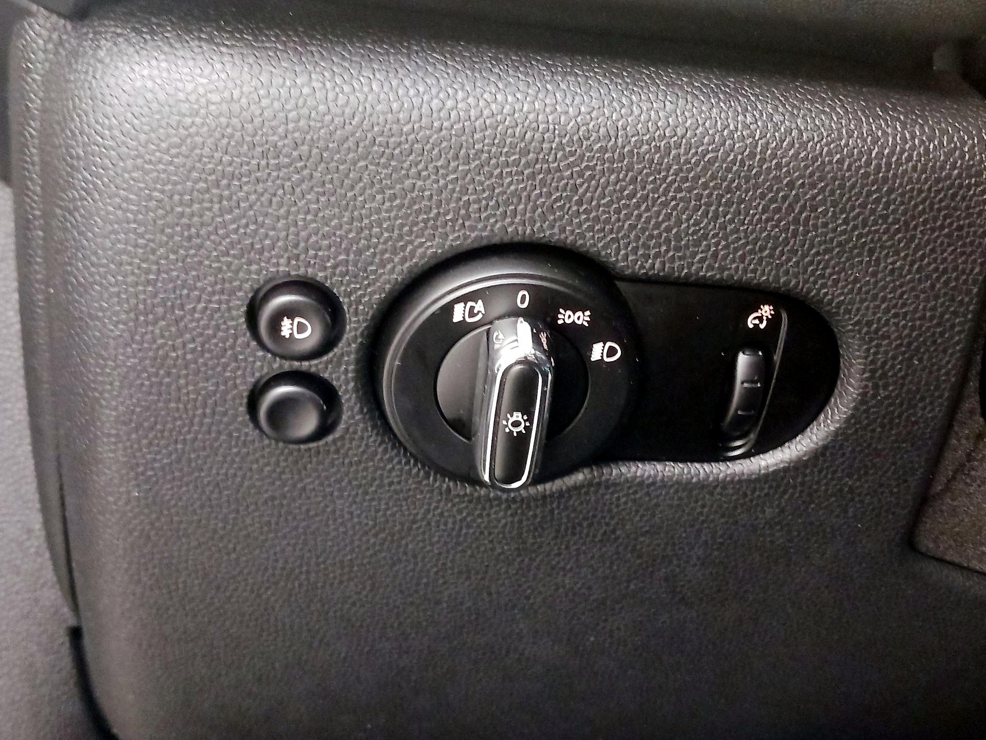Thumbnail: 2015 MINI Cooper Hardtop - 13