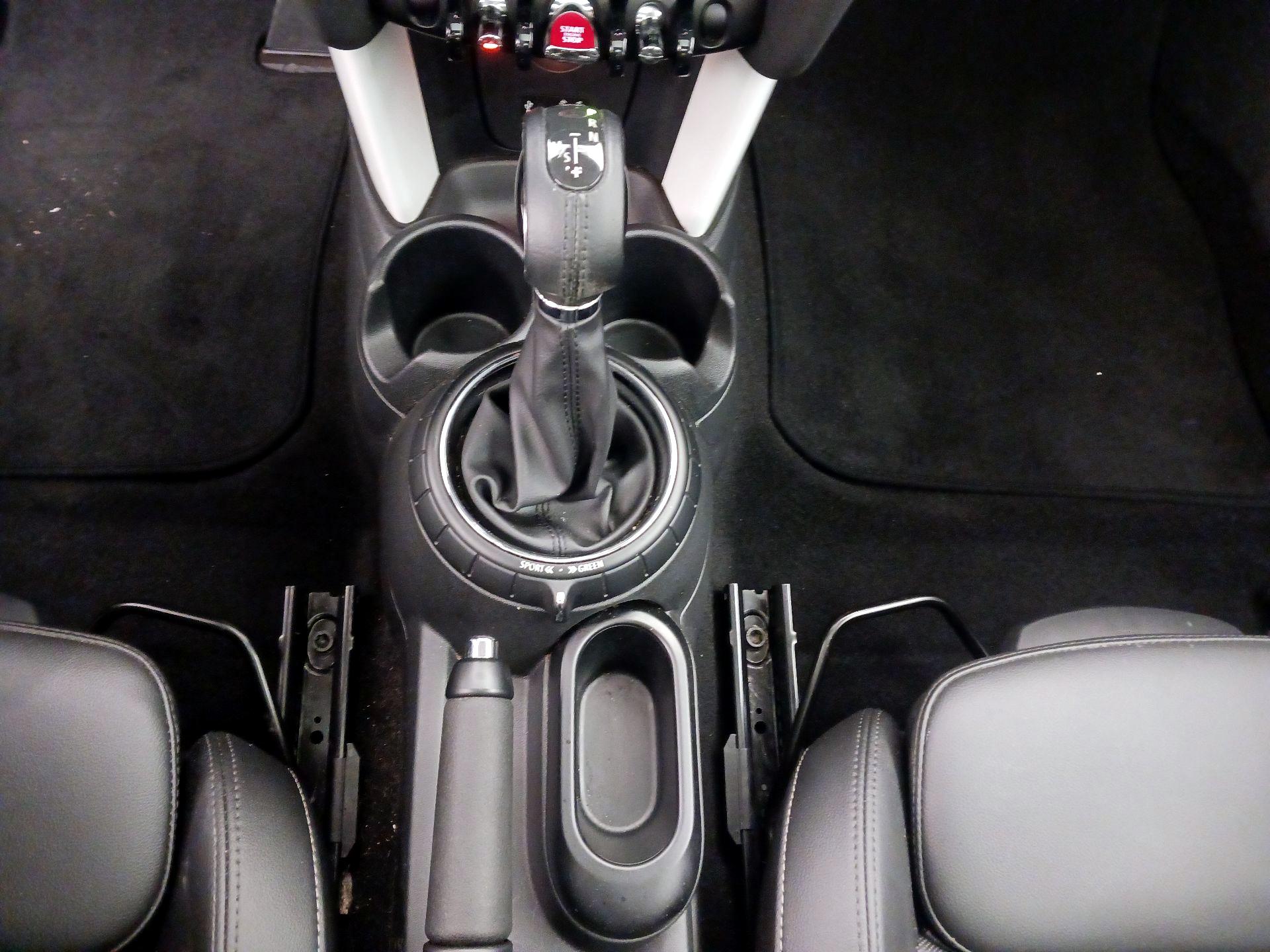 Thumbnail: 2015 MINI Cooper Hardtop - 16