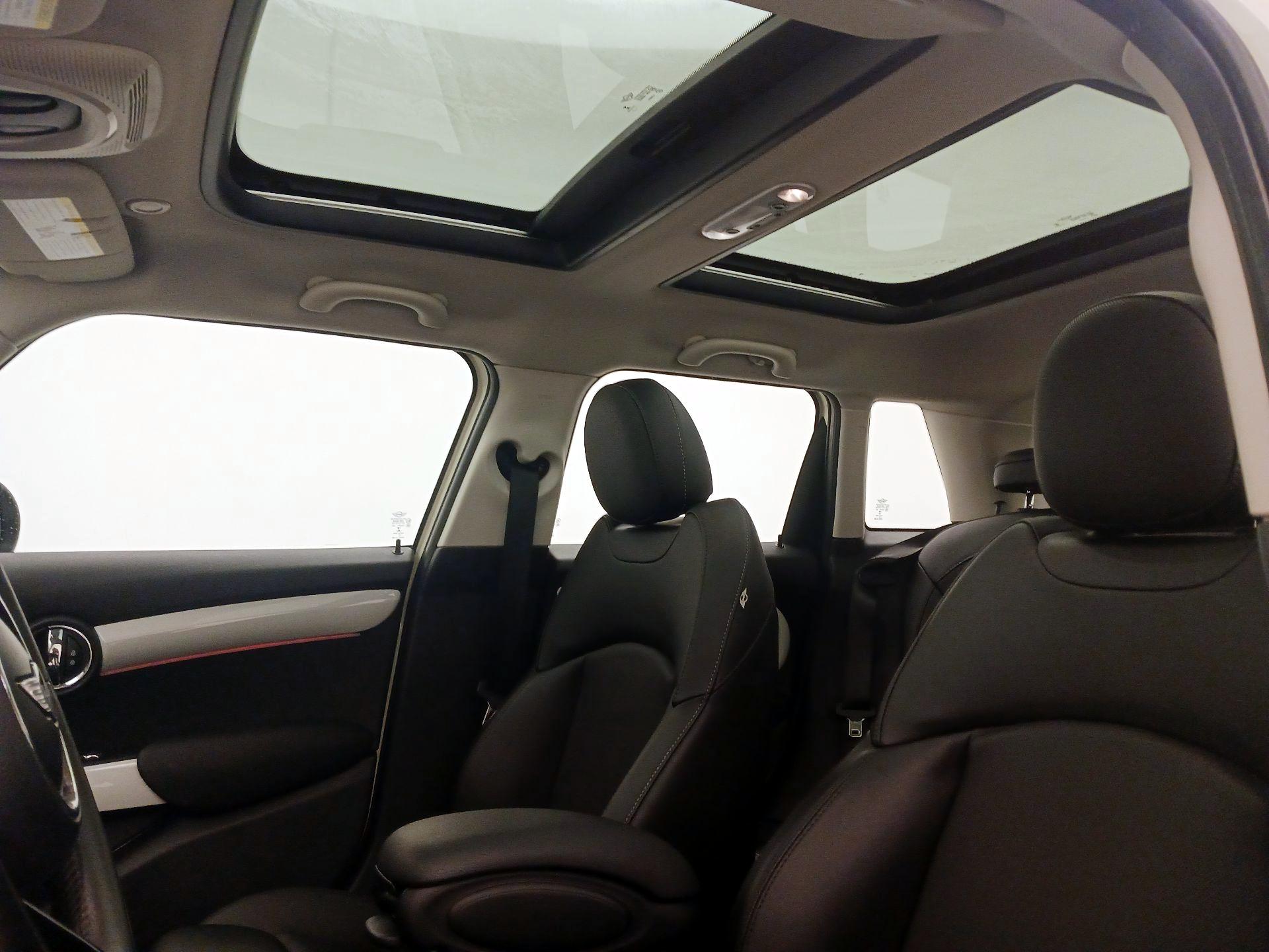 Thumbnail: 2015 MINI Cooper Hardtop - 18